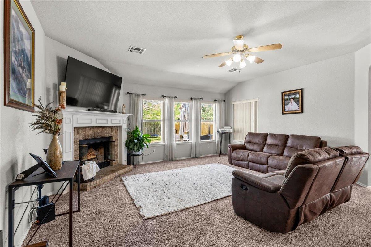 711 White Hawk Trl Property Photo 7