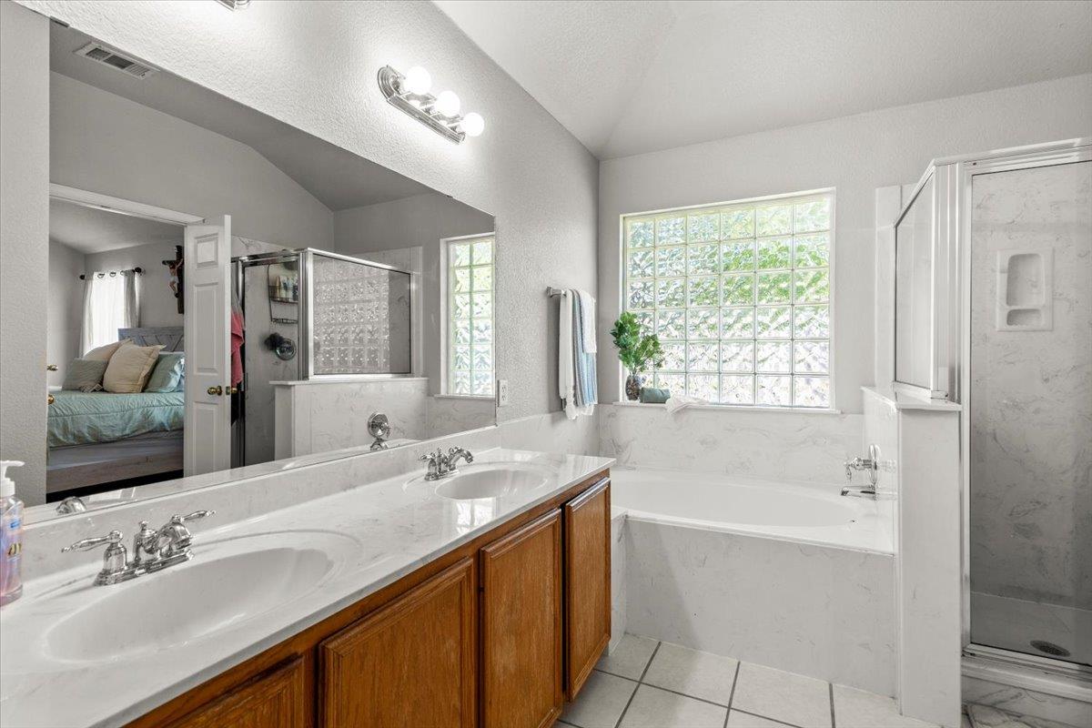 711 White Hawk Trl Property Photo 11
