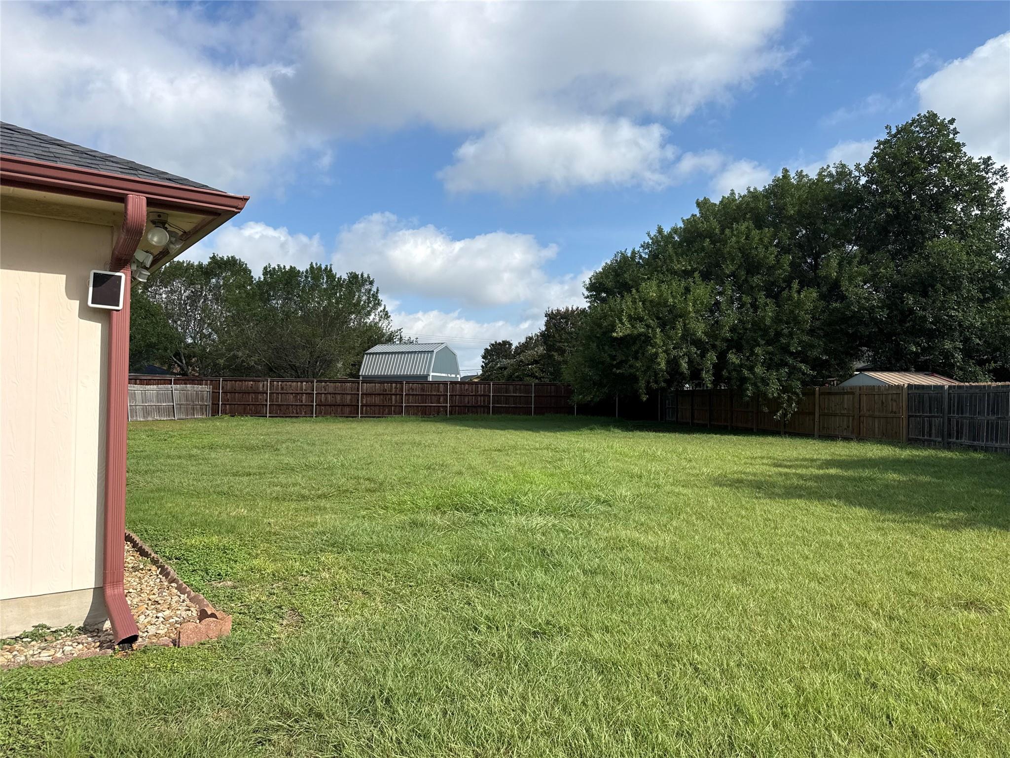211 Brent Blvd Property Photo 2