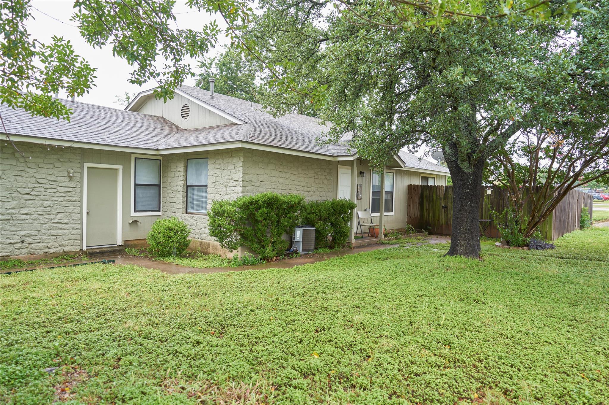 16001 Stoneham Cir Property Photo 1