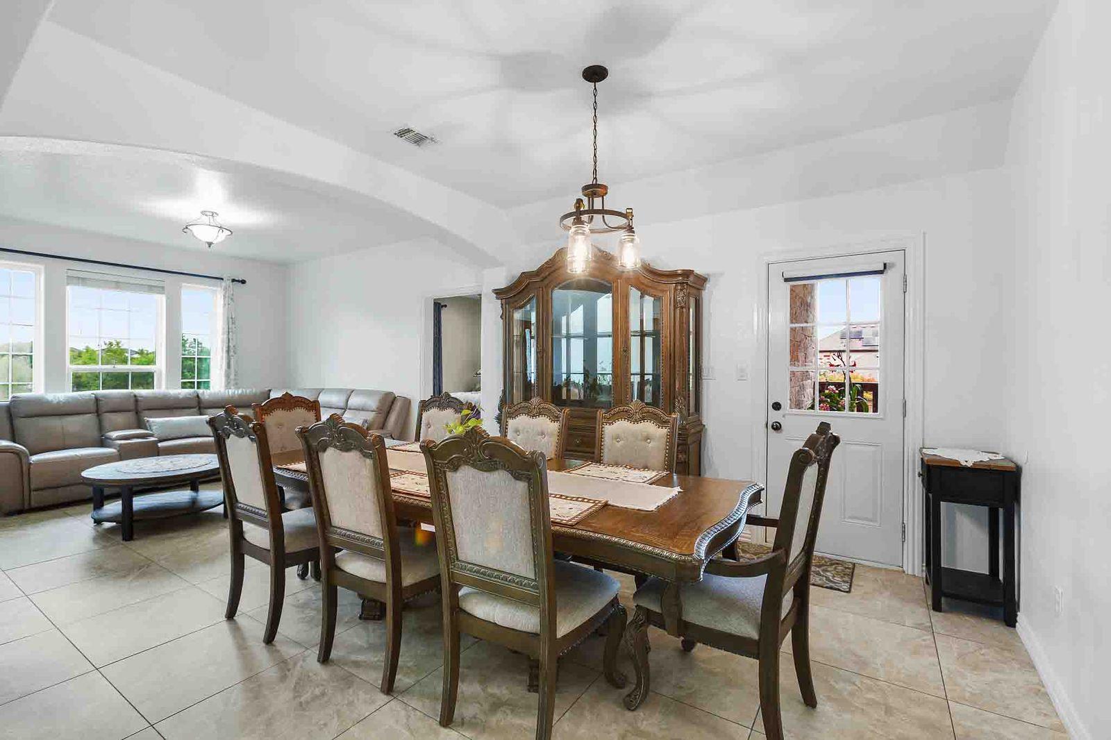 323 Woodbrook Trl Property Photo 4