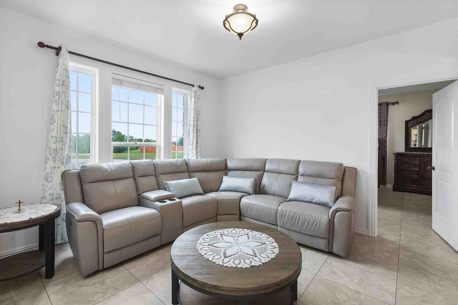 323 Woodbrook Trl Property Photo 5
