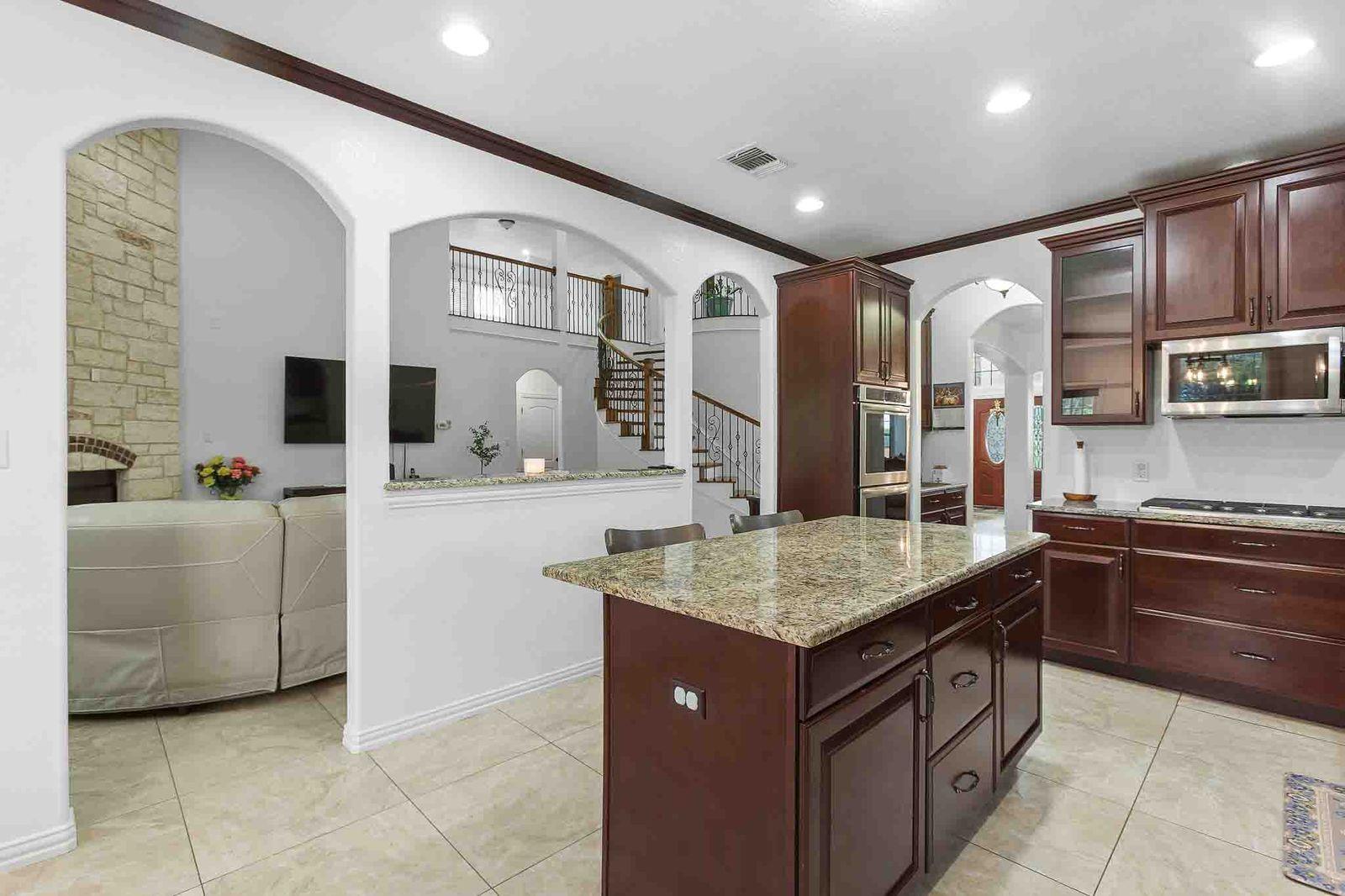 323 Woodbrook Trl Property Photo 6