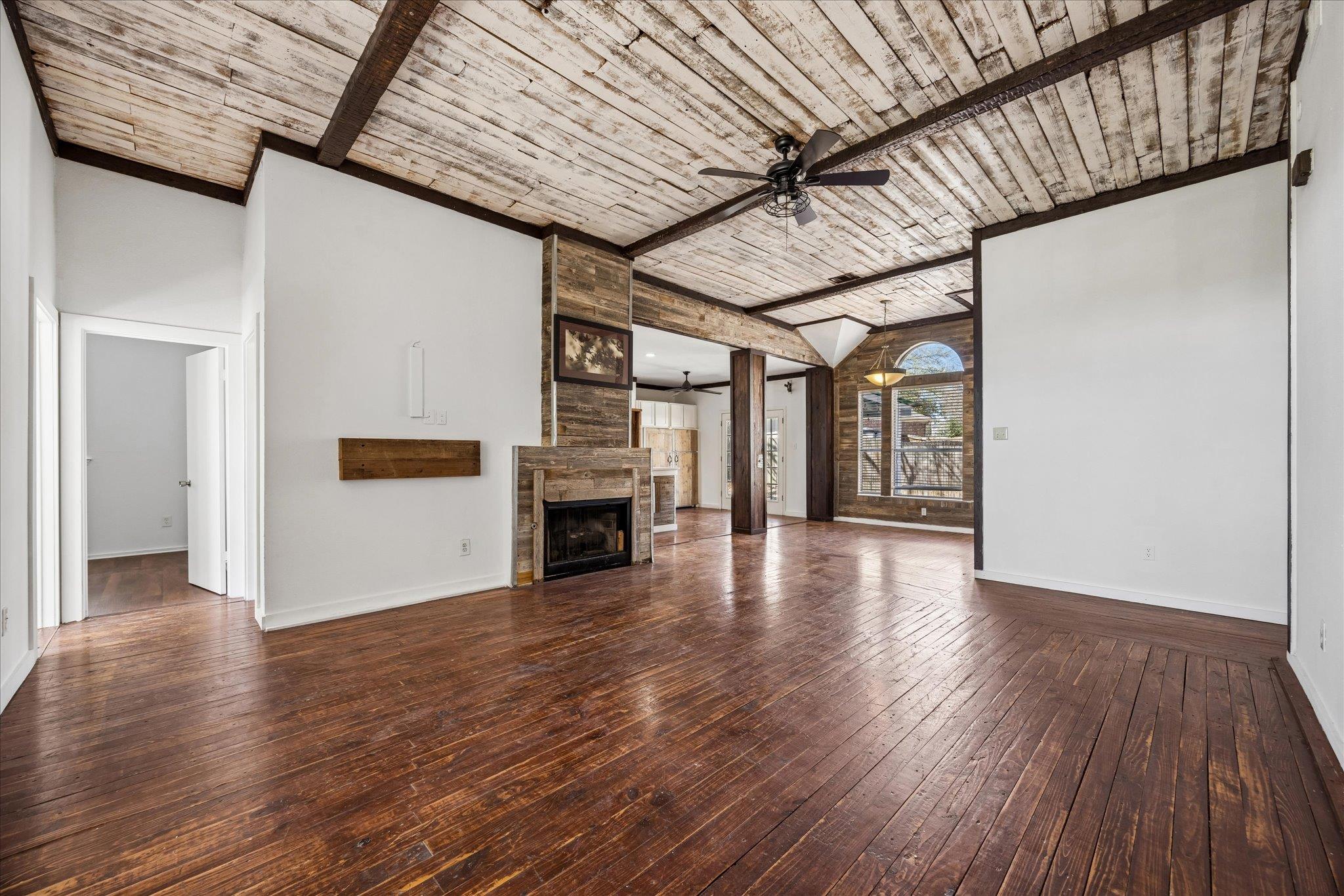 6502 Bramber Ln Property Photo 4