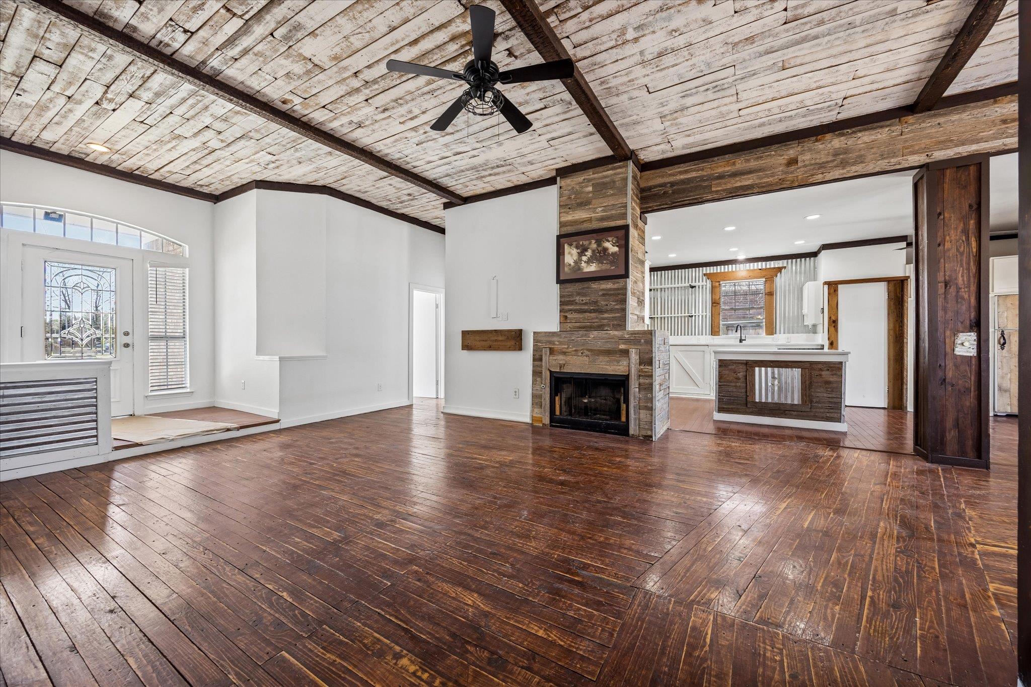 6502 Bramber Ln Property Photo 5