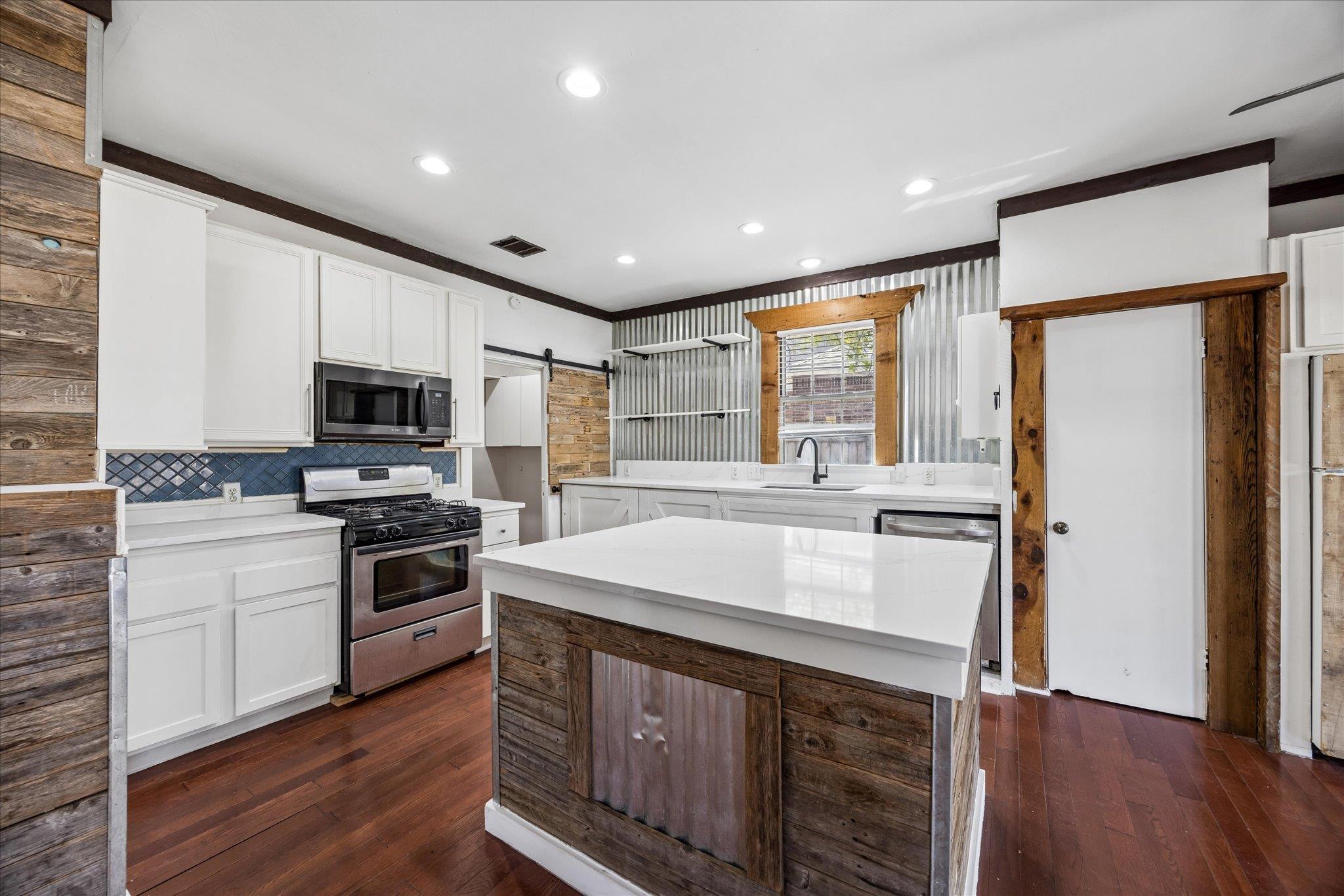 6502 Bramber Ln Property Photo 6