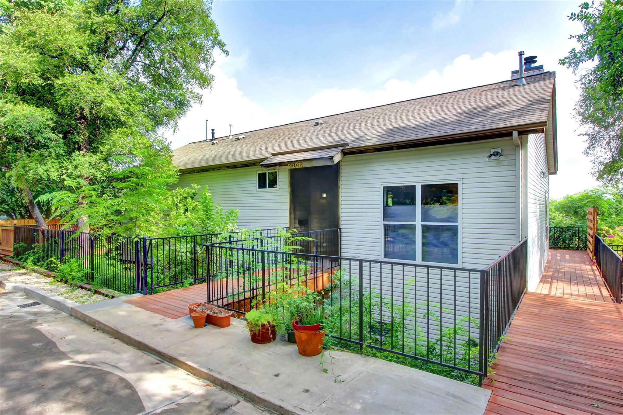 2208 Trailside Dr Property Photo 1