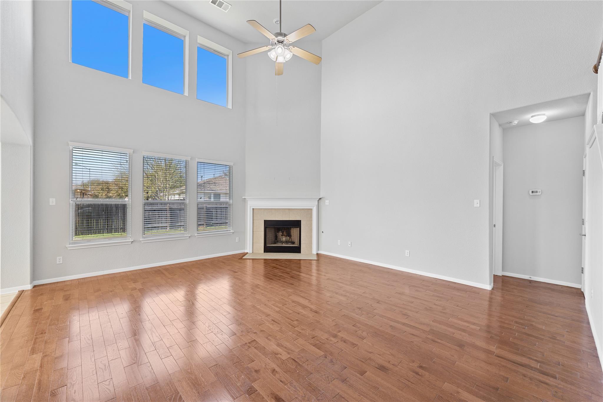 12017 Lansdowne Rd Property Photo 4