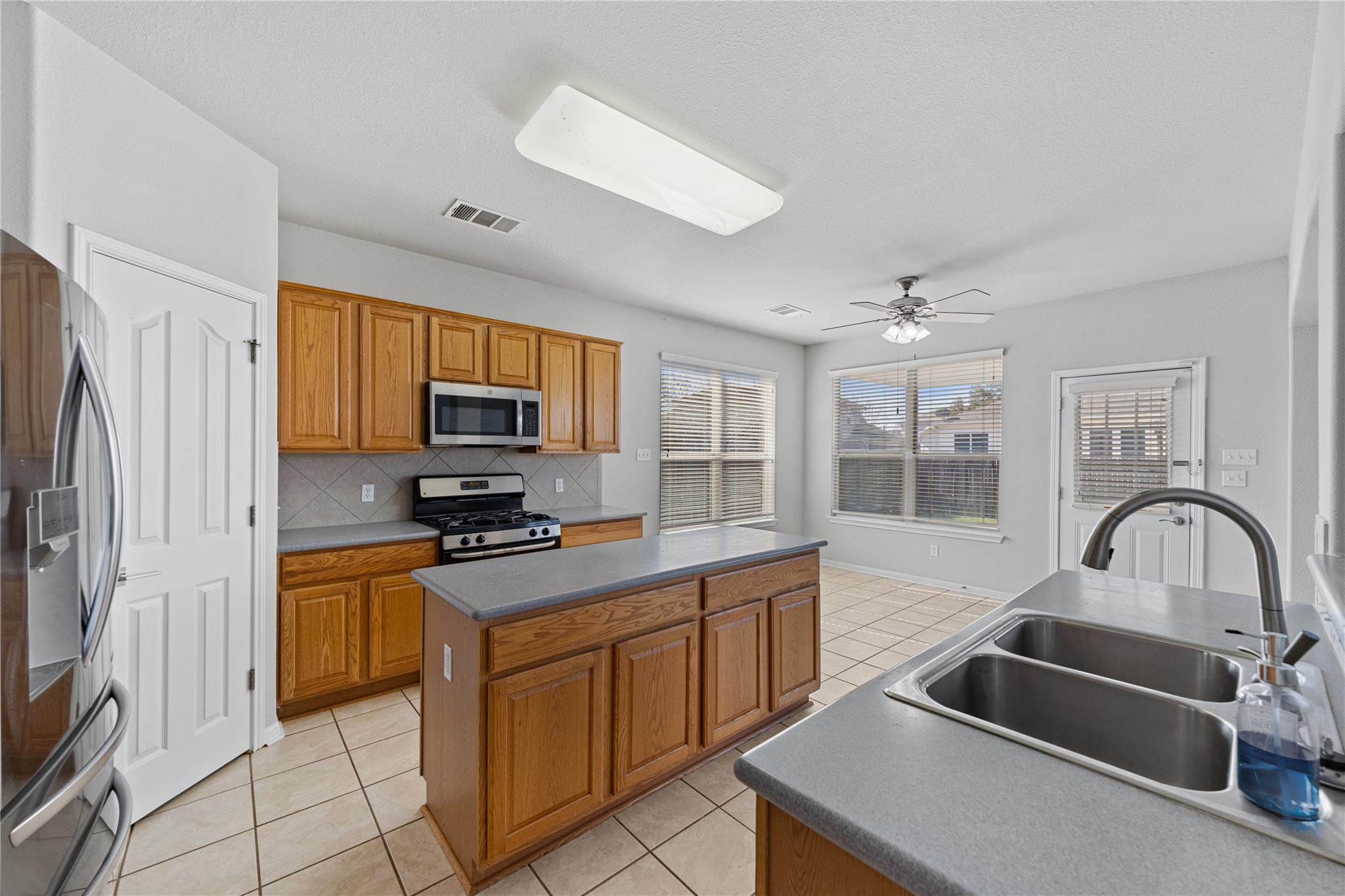 12017 Lansdowne Rd Property Photo 7