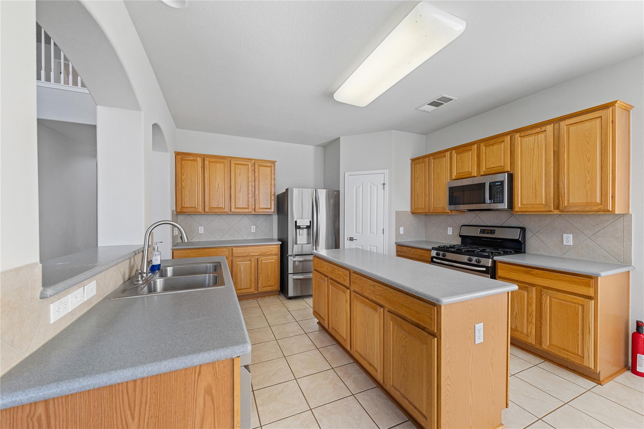 12017 Lansdowne Rd Property Photo 9