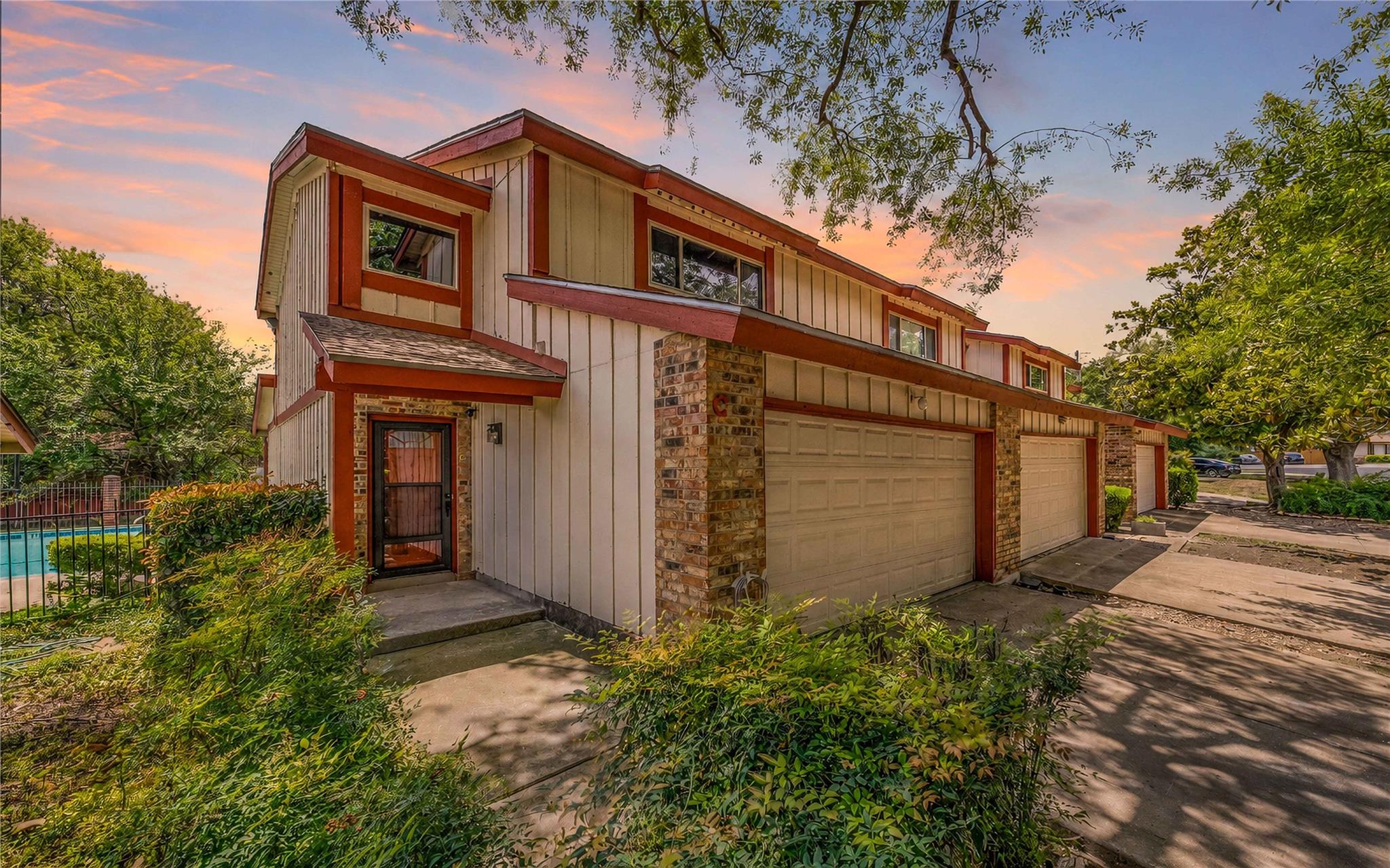 8903 Trone Cir #c Property Photo 1