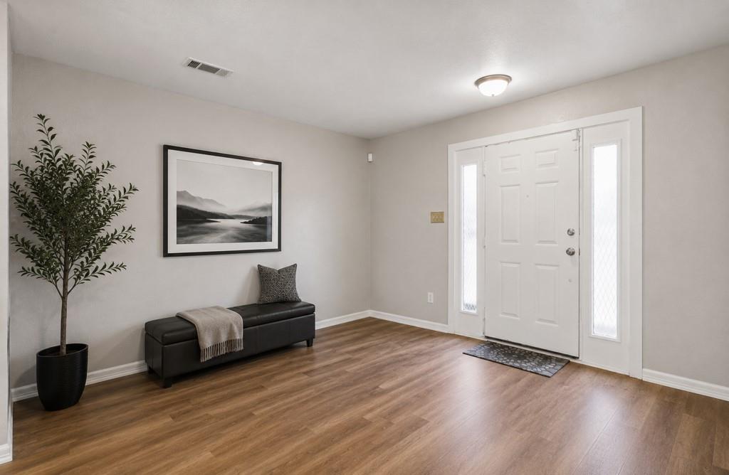 1221 W Hopkins St #2 Property Photo 6