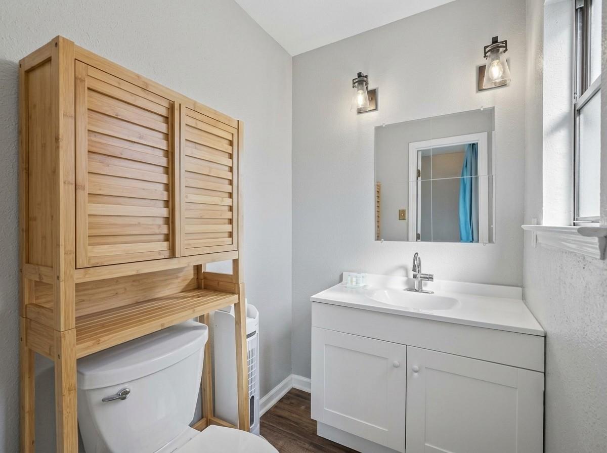 1221 W Hopkins St #2 Property Photo 10
