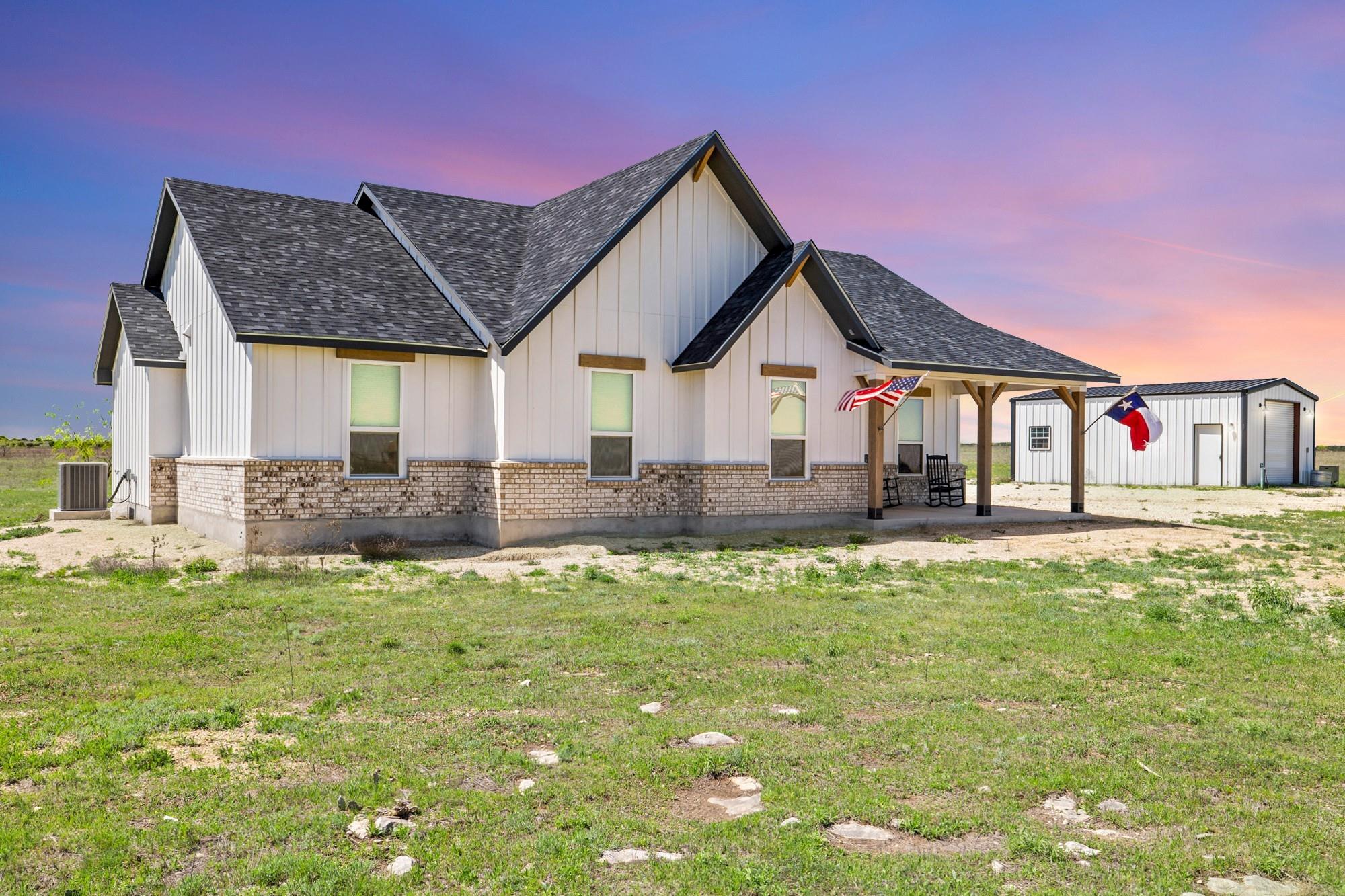 1902 Savanna Ridge Ranch Rd Property Photo 4