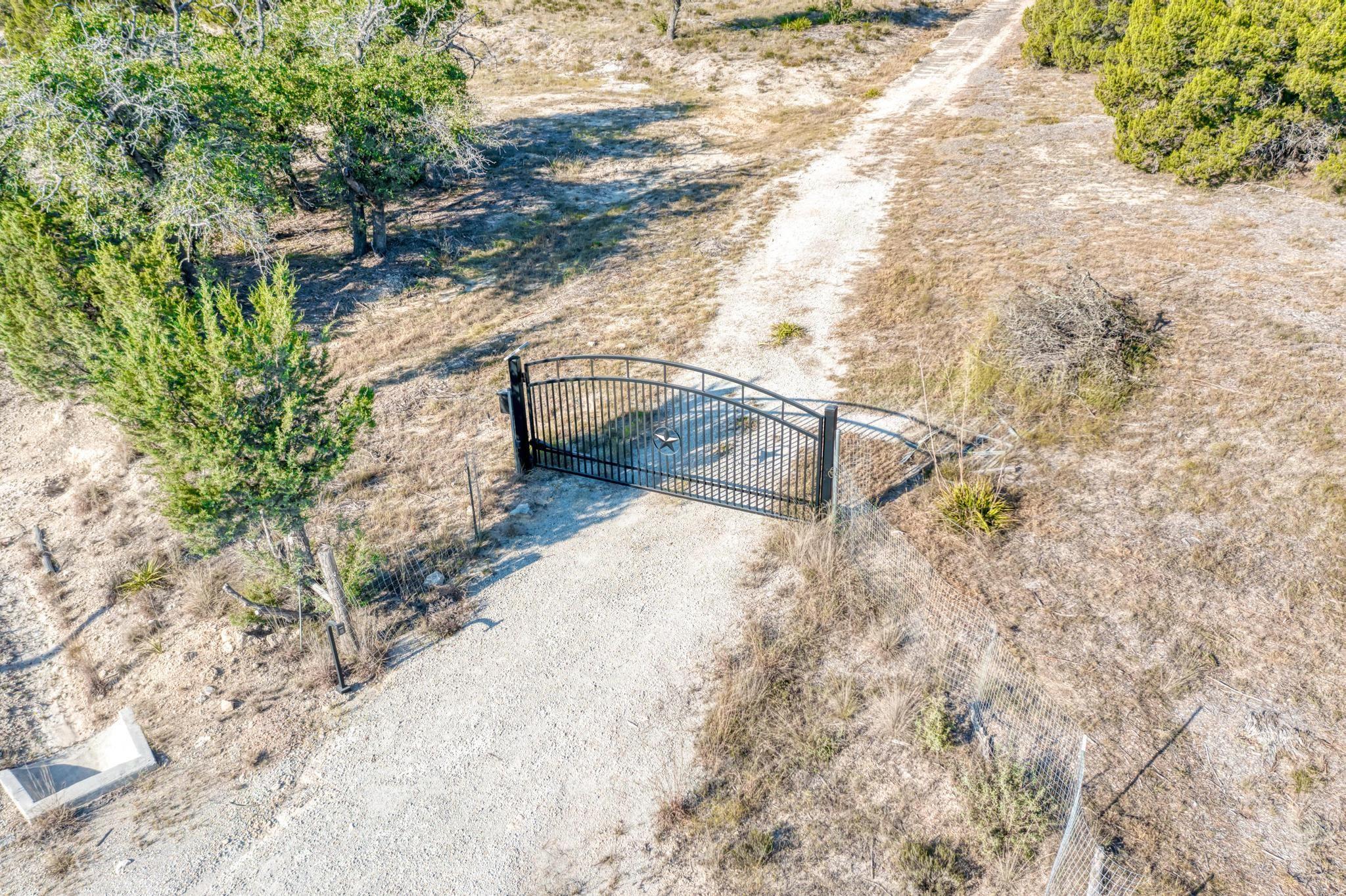 1805947 Property Photo 3