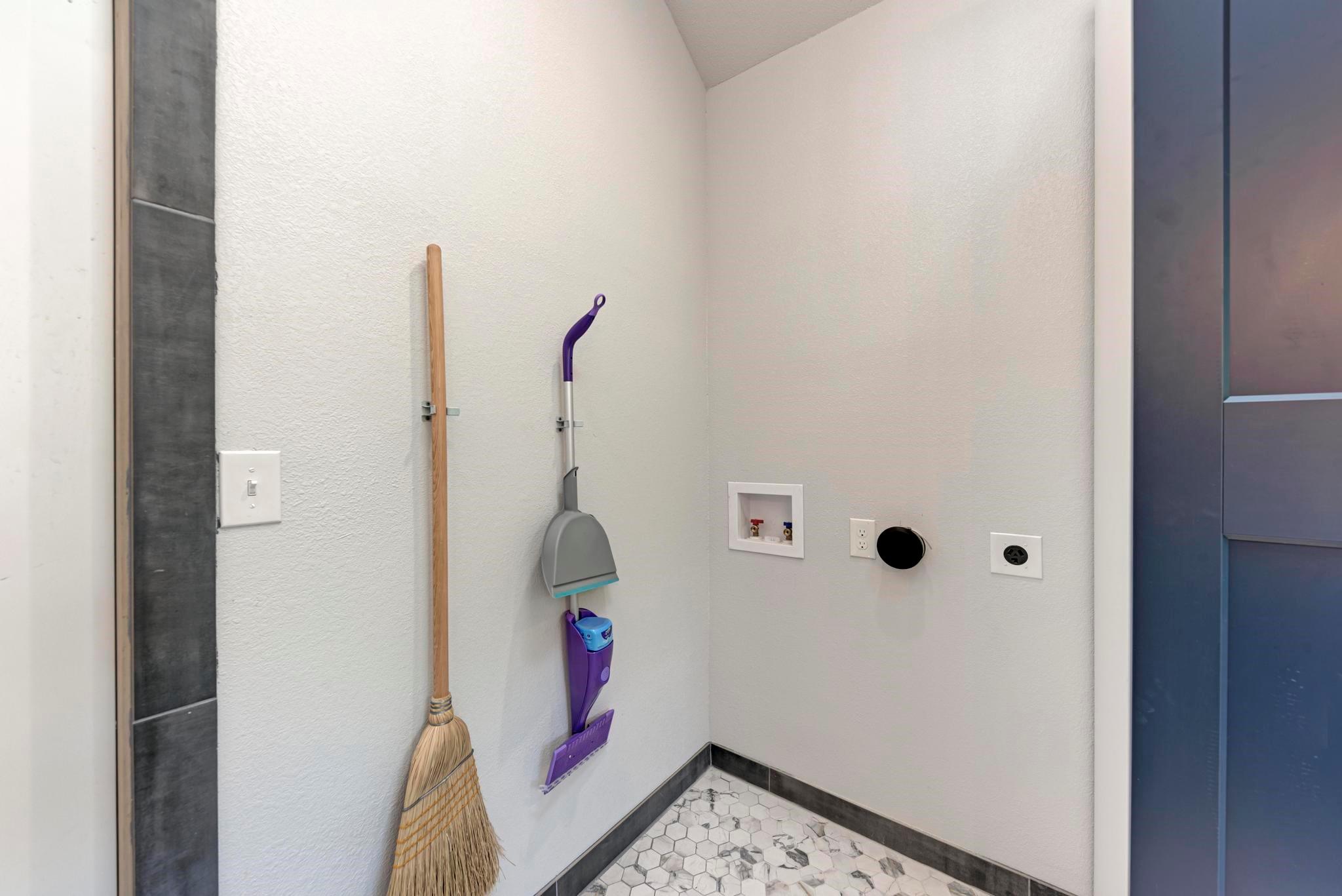 1805947 Property Photo 17