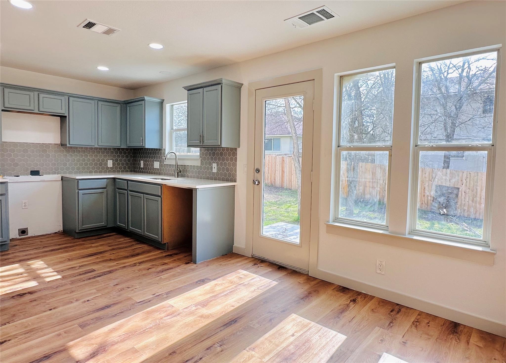 109 High Point Blvd Property Photo 4