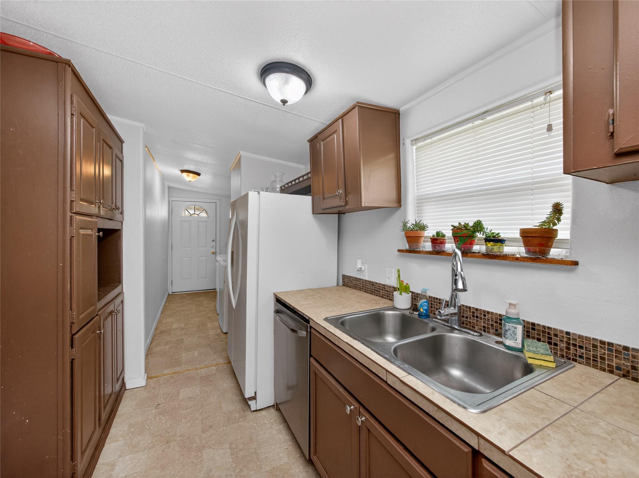 243 Highline Dr Property Photo 11