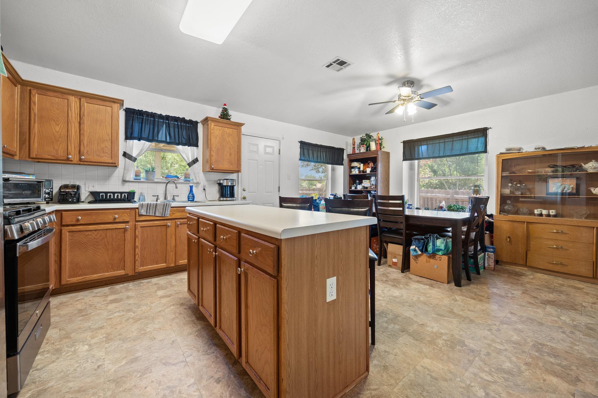2556 Vernell Way Property Photo 12