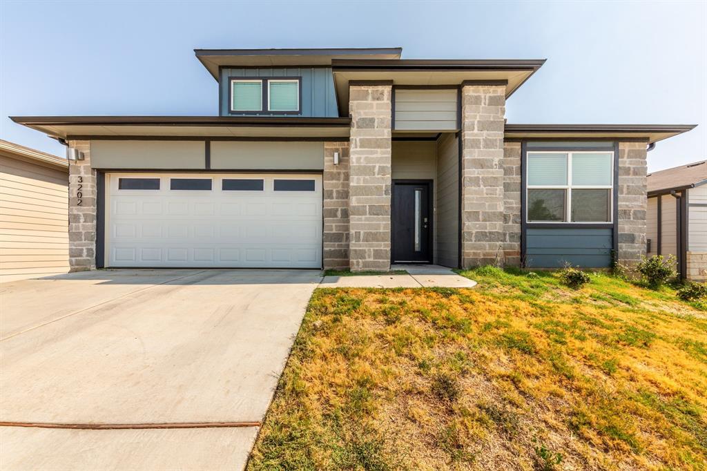 3202 Egan Dr Property Photo