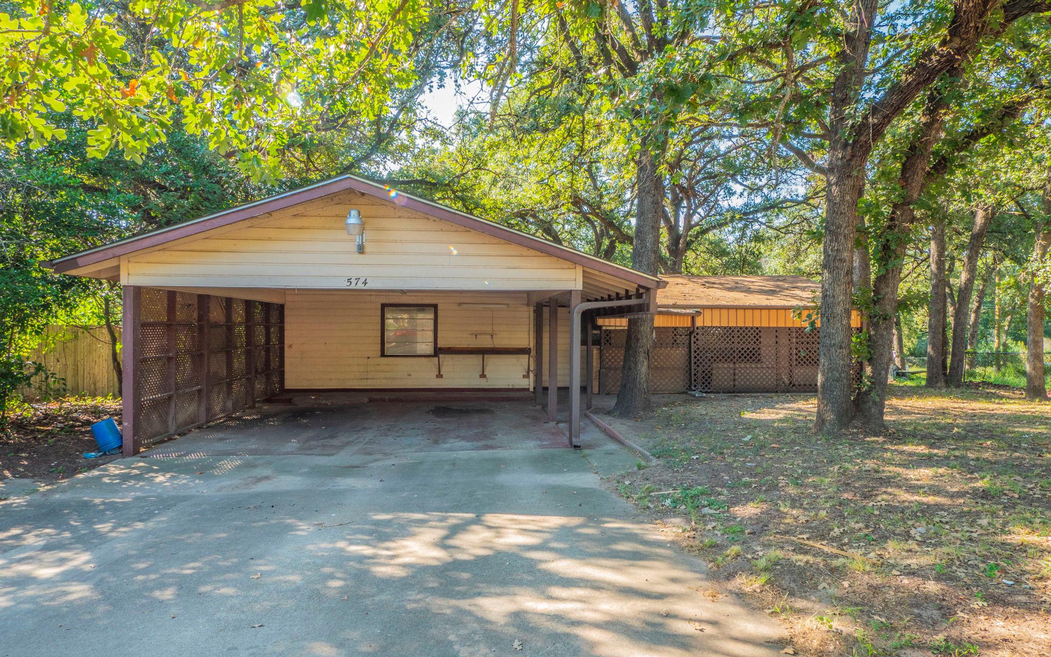 574 Oaklawn Dr Property Photo 3