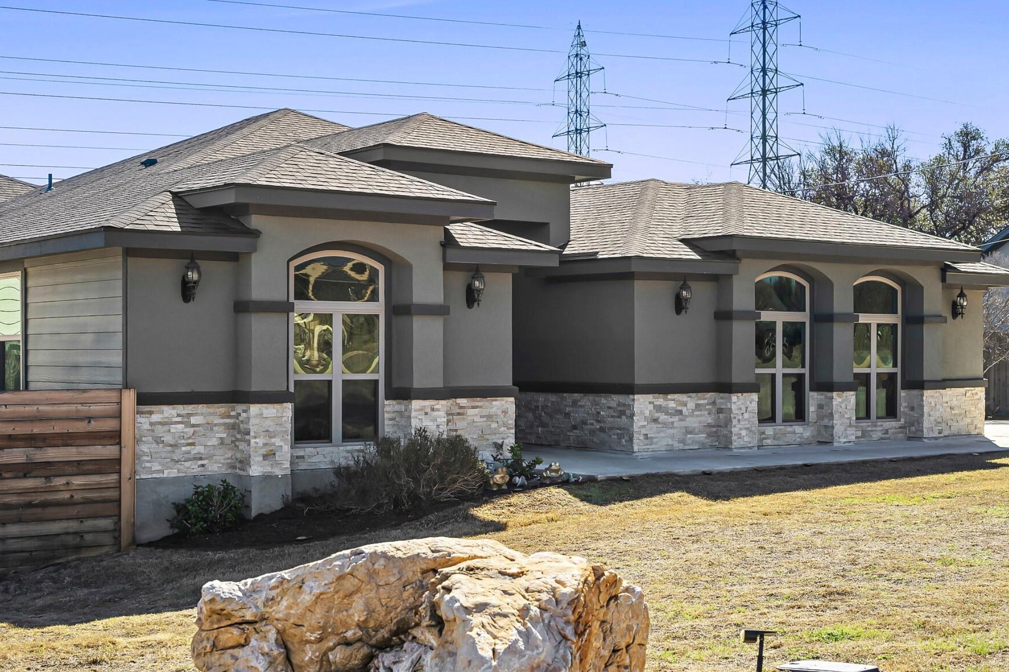505 Royal Ct Property Photo
