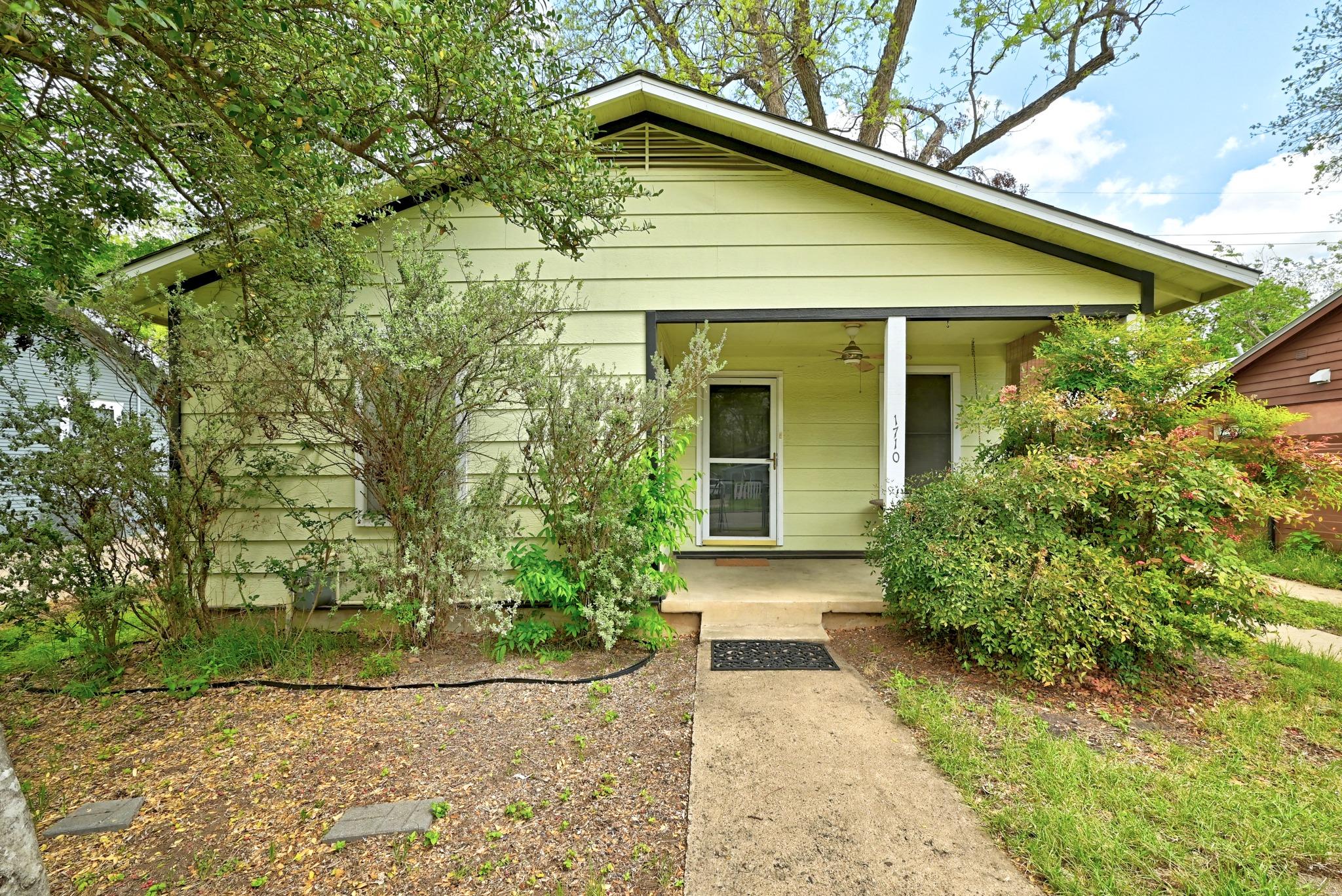 1710 Holly St Property Photo 1