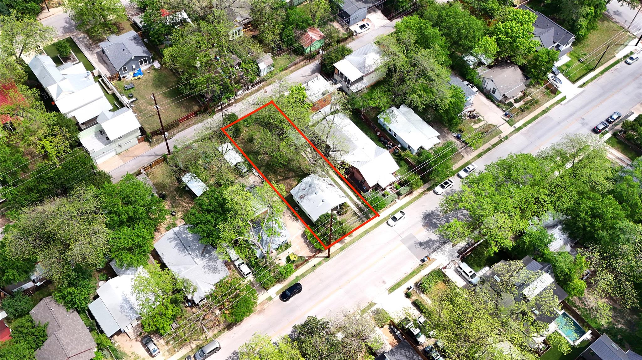 1710 Holly St Property Photo 3