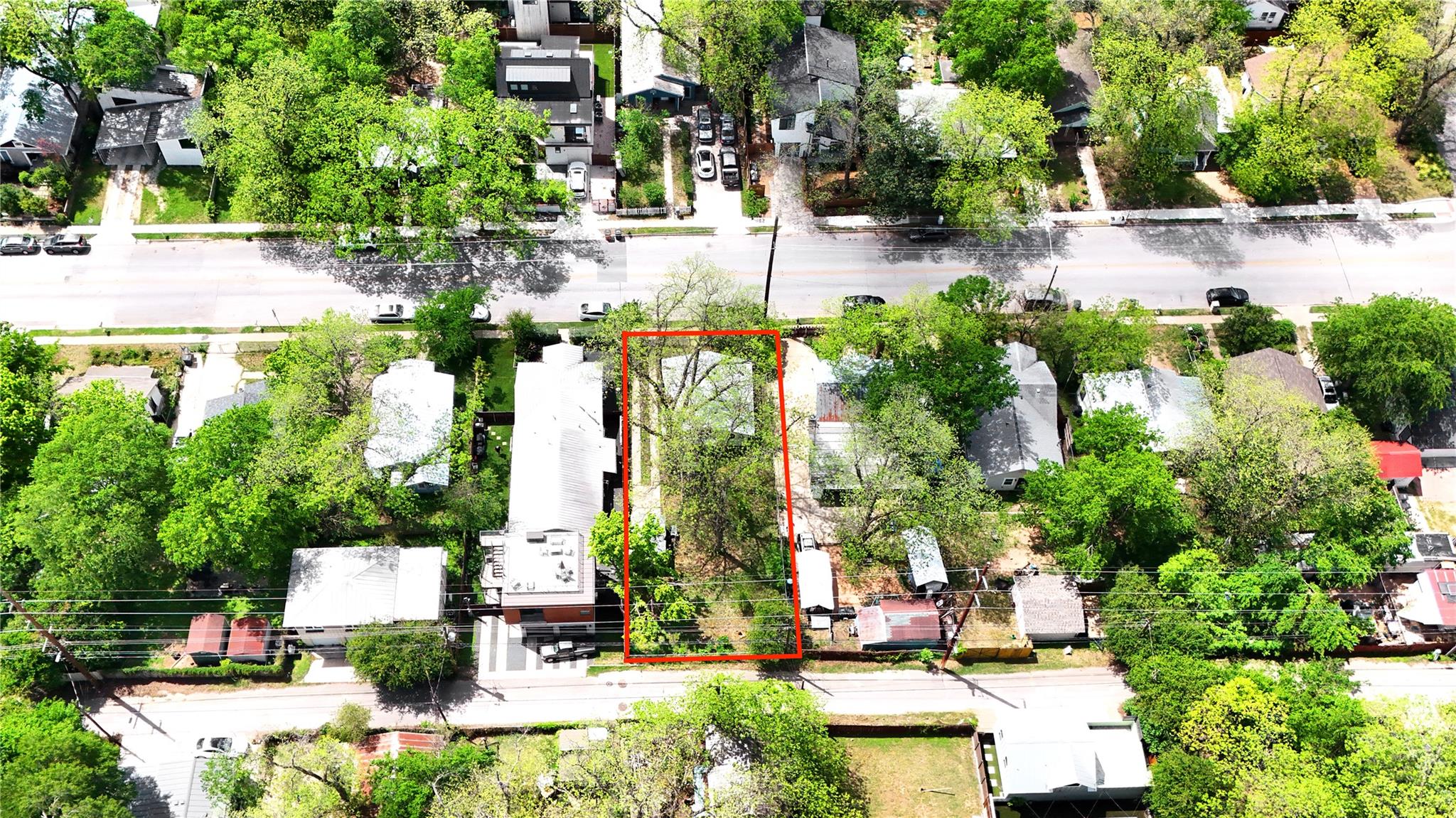 1710 Holly St Property Photo 4