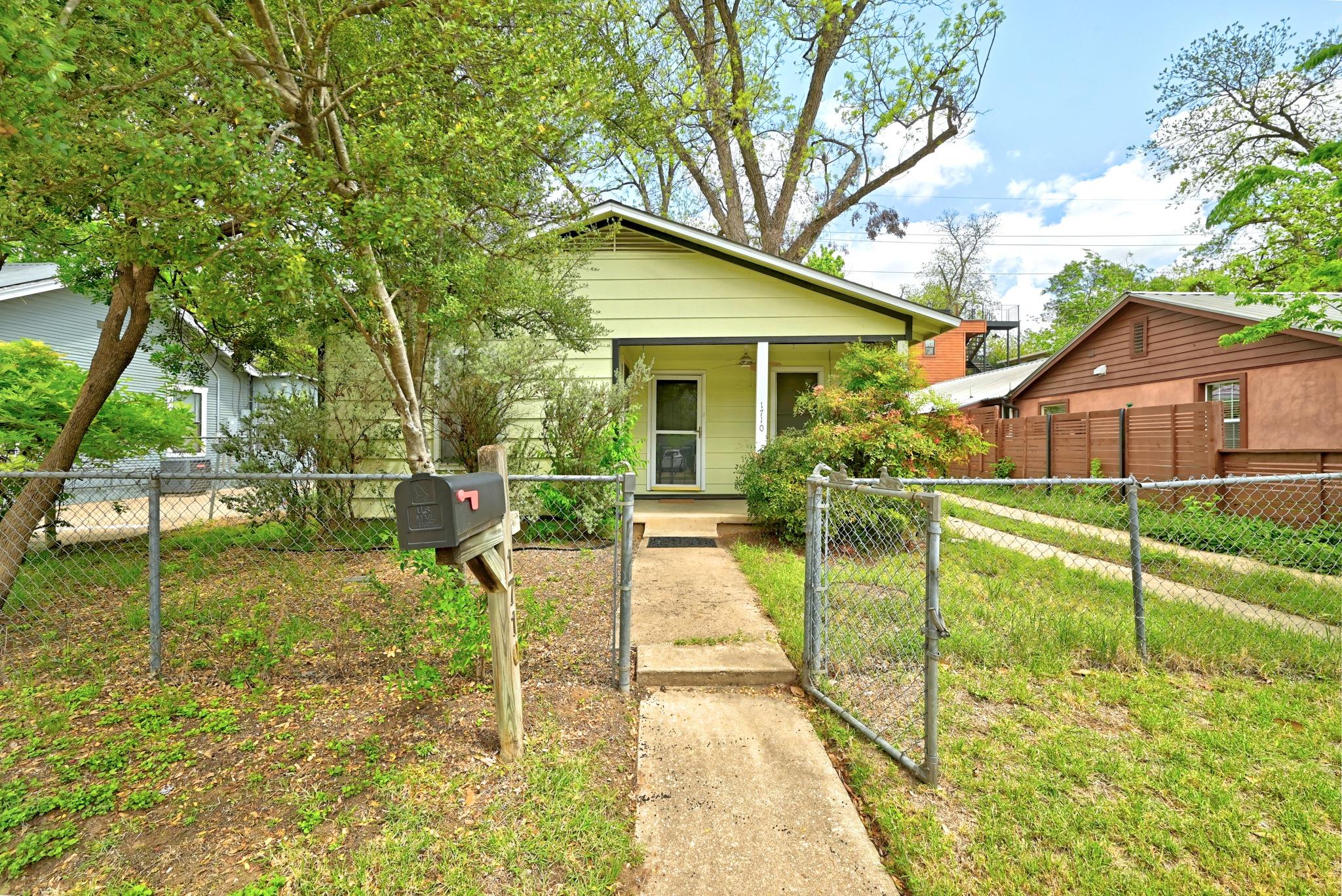 1710 Holly St Property Photo 5