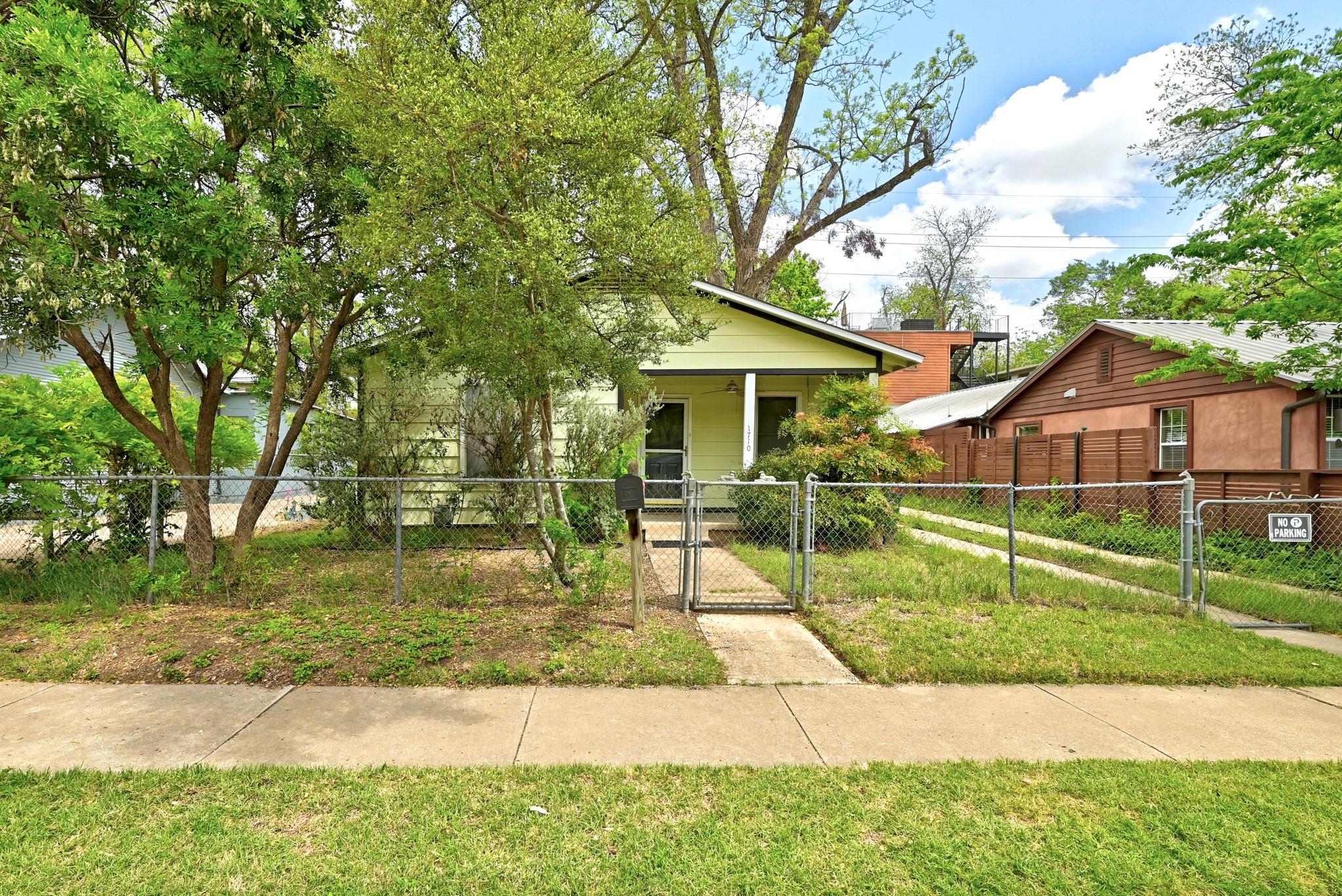 1710 Holly St Property Photo 7