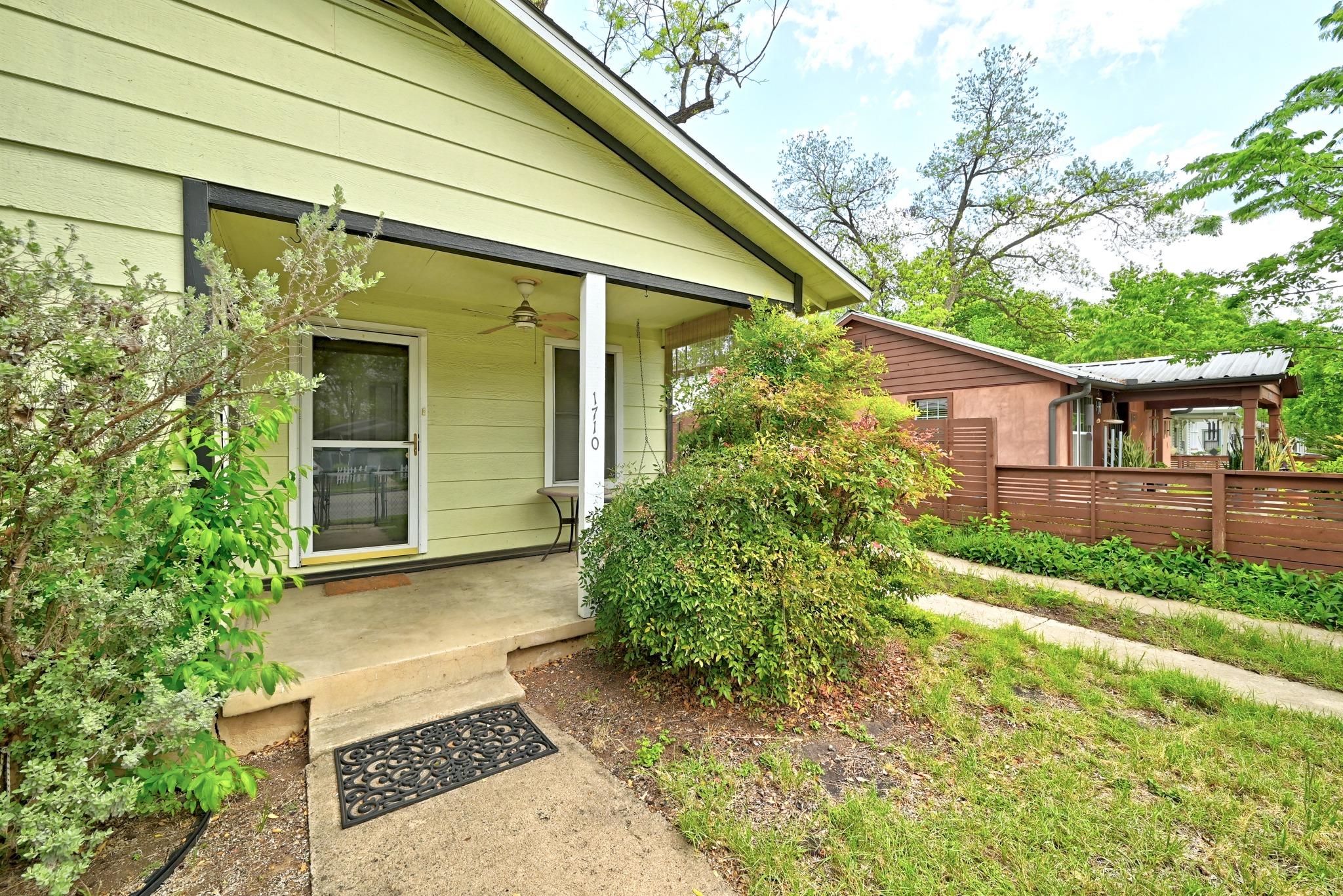 1710 Holly St Property Photo 8