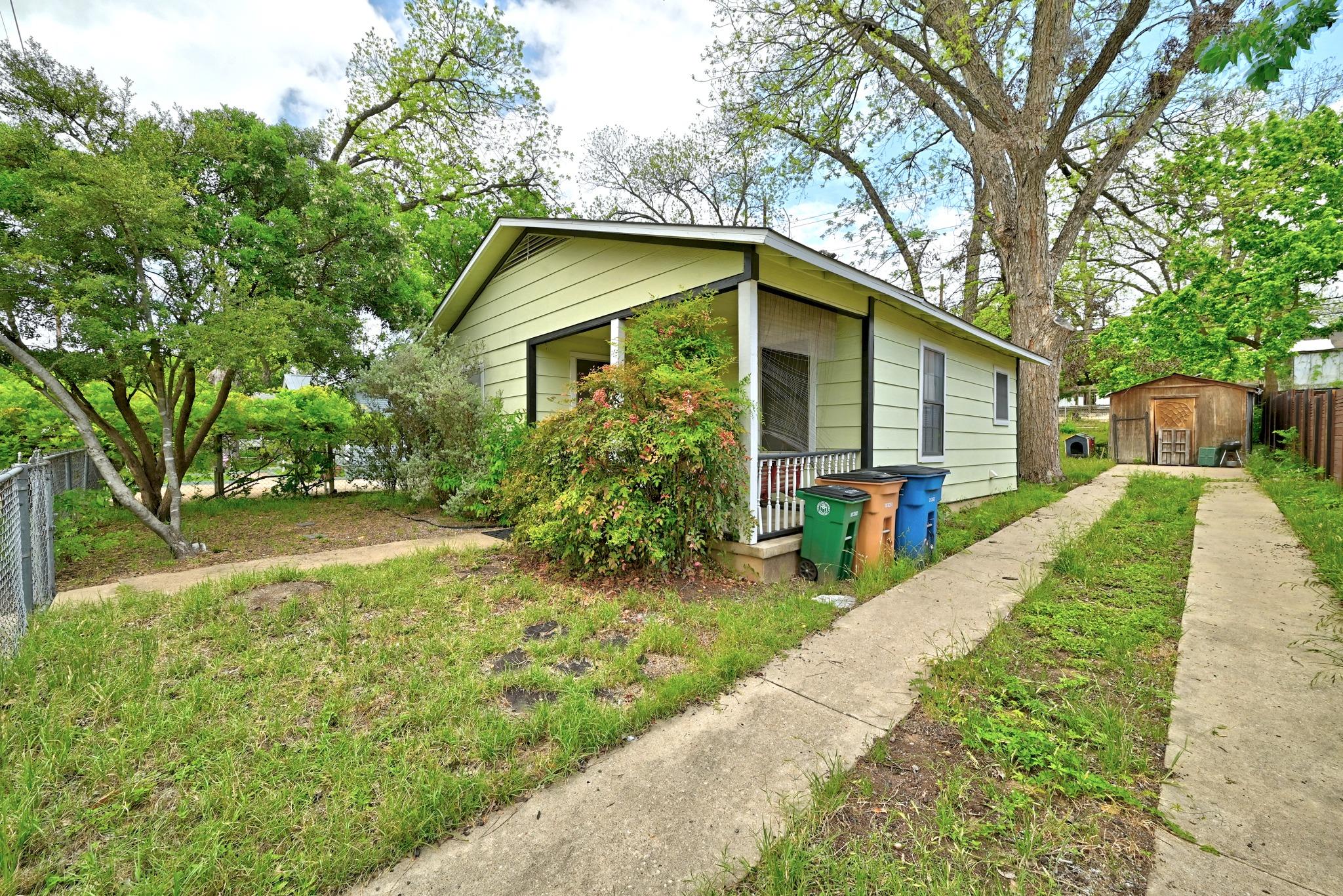 1710 Holly St Property Photo 10