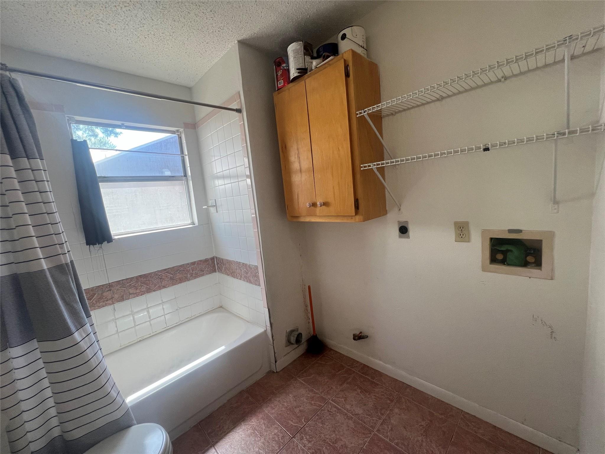 1710 Holly St Property Photo 12