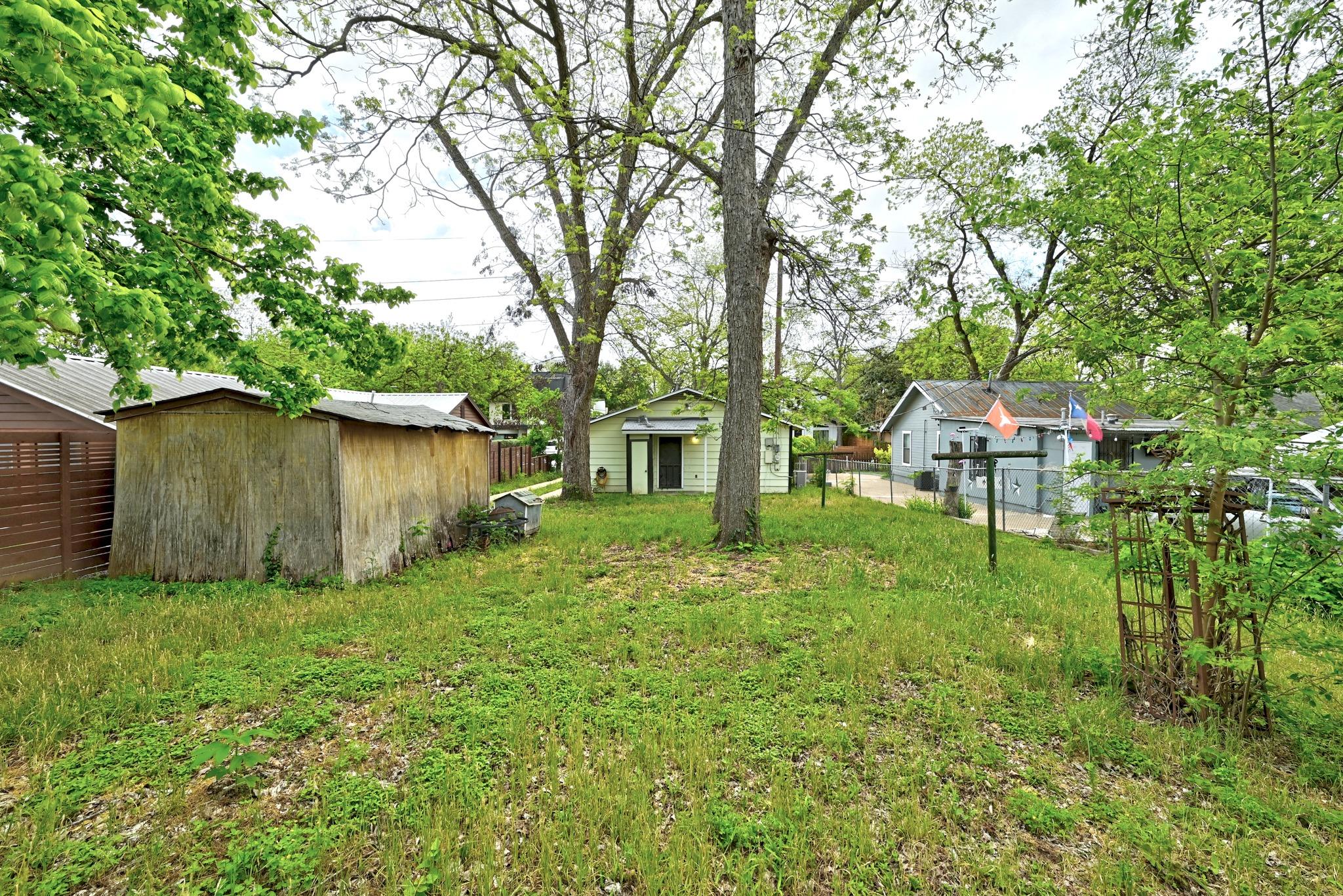 1710 Holly St Property Photo 14