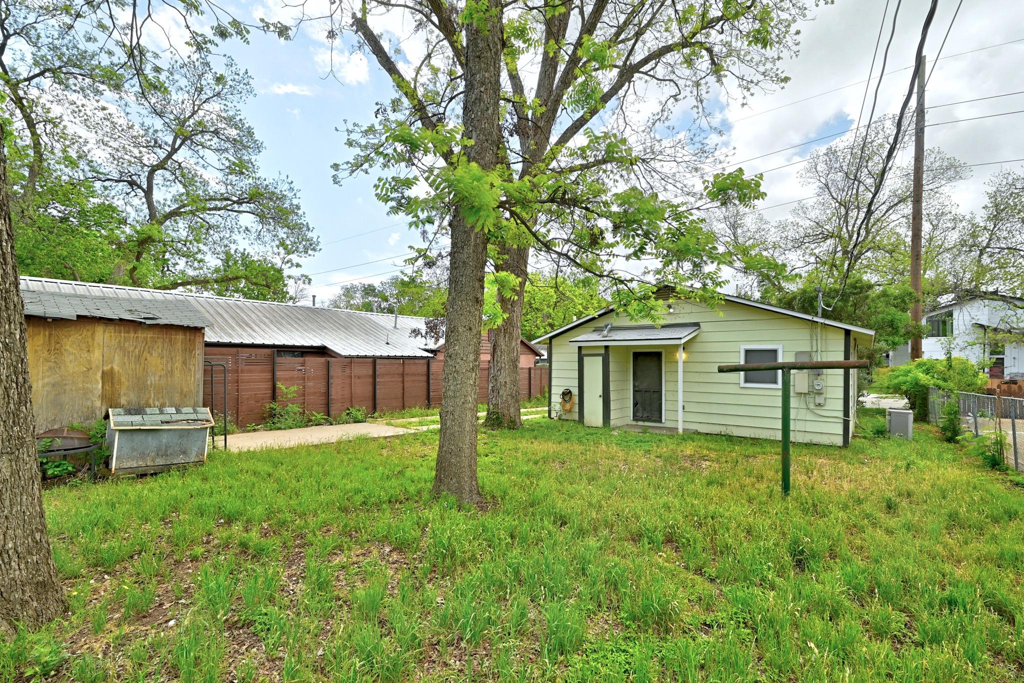 1710 Holly St Property Photo 15