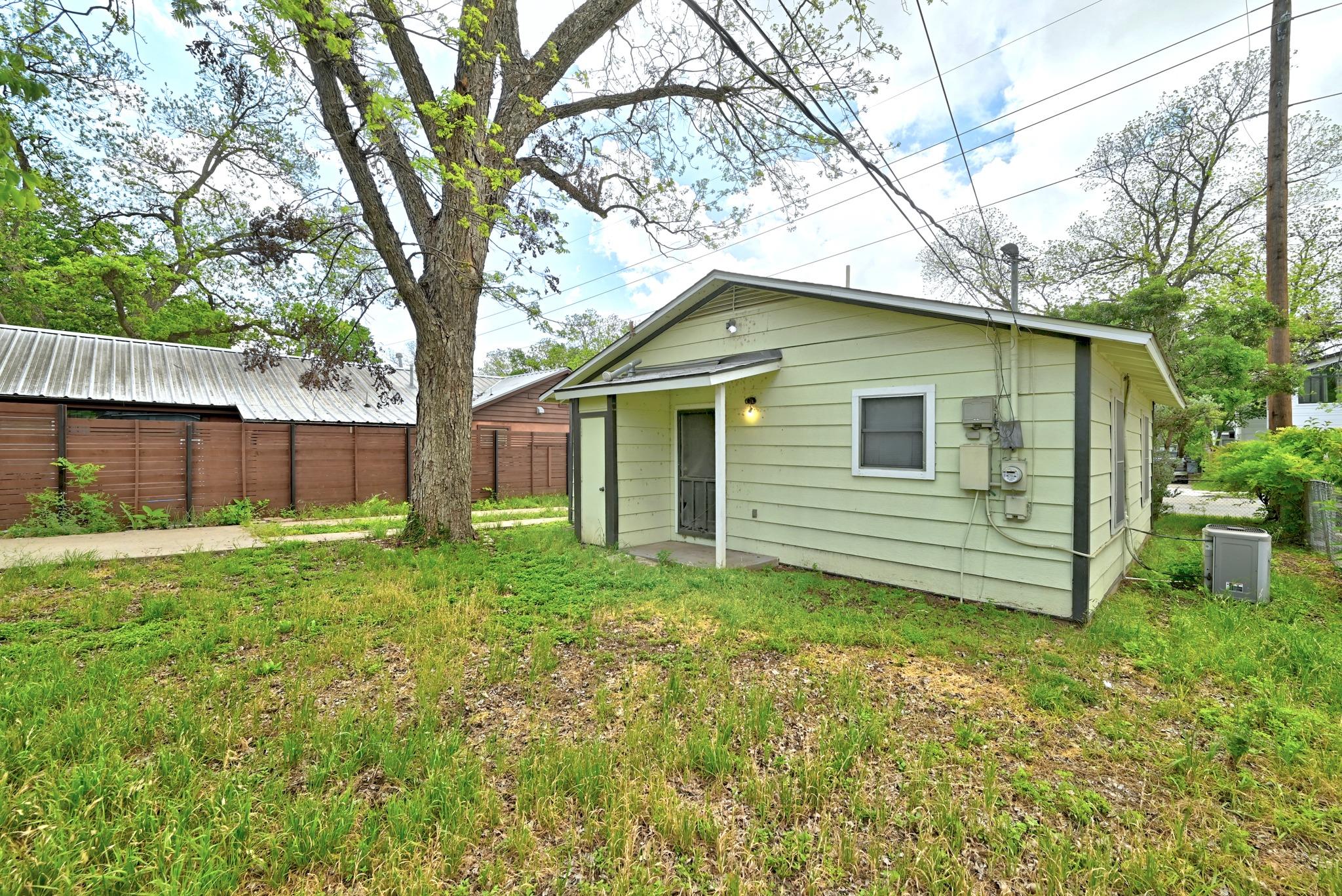 1710 Holly St Property Photo 16