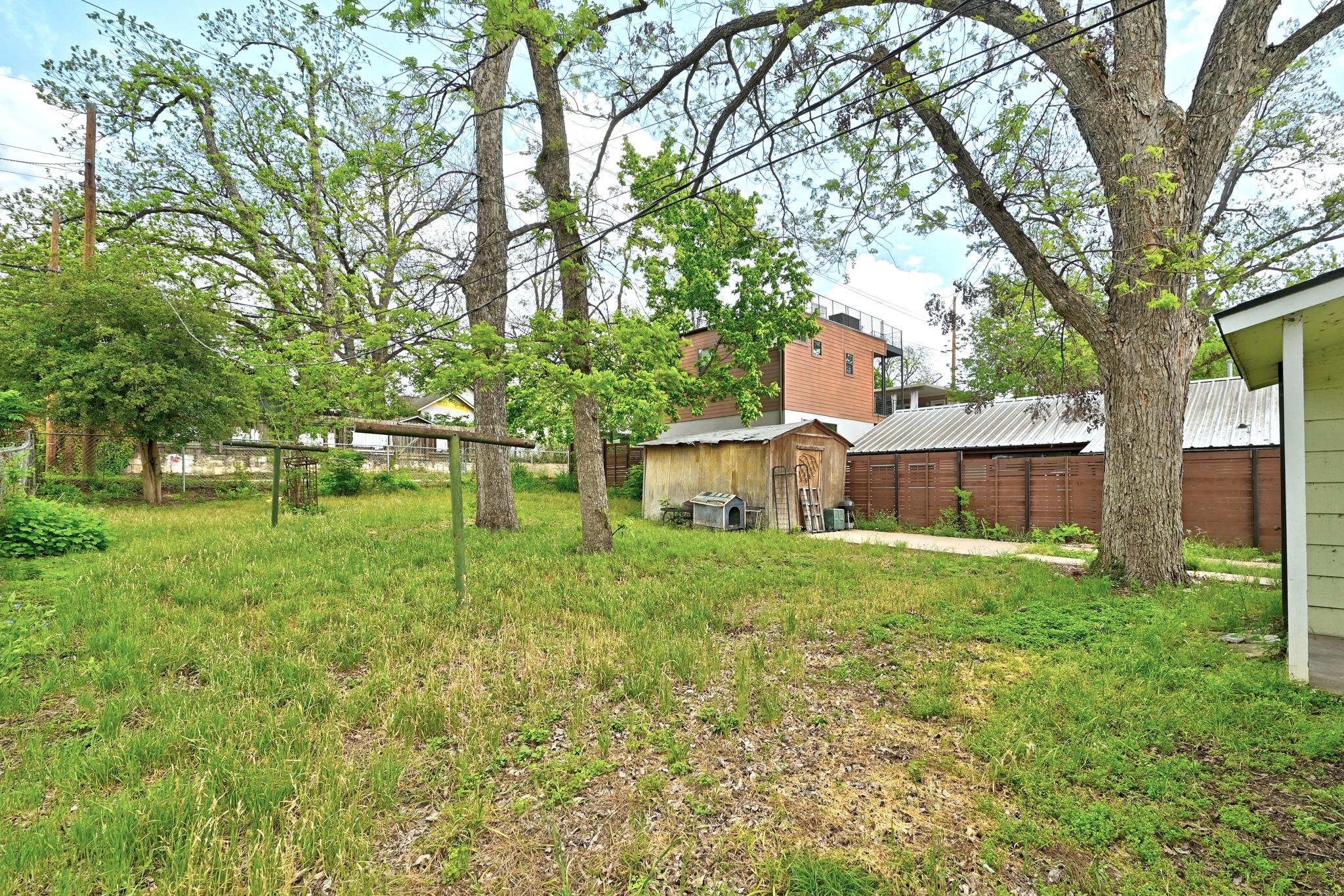 1710 Holly St Property Photo 17