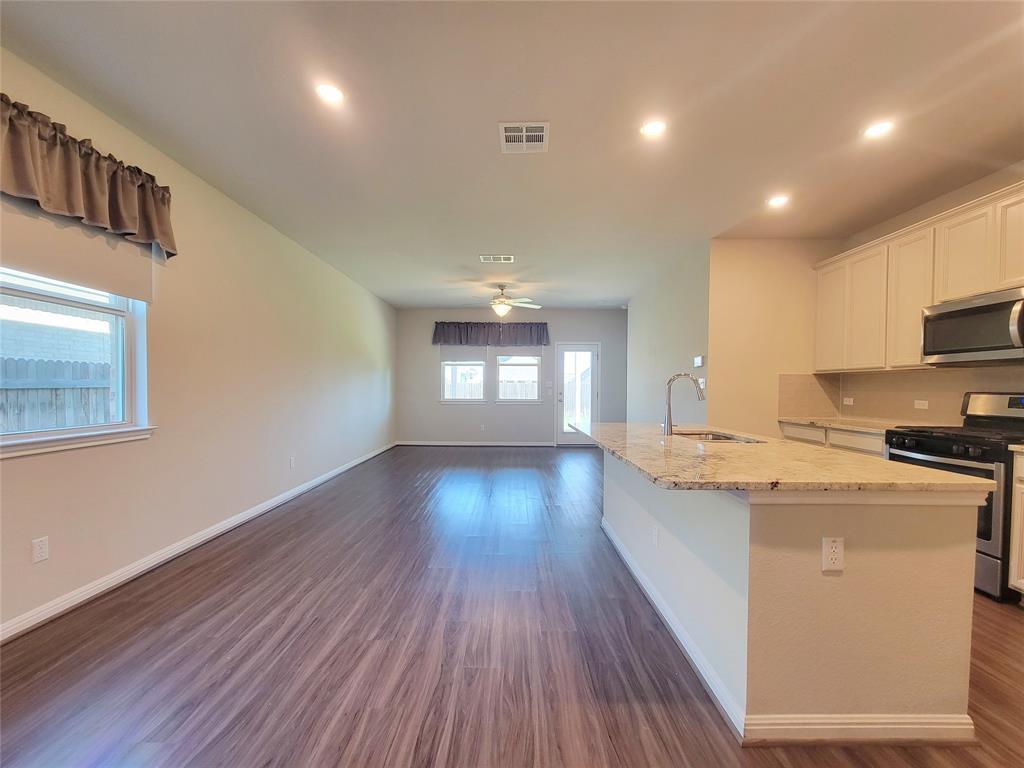 220 Mountain Valley St Property Photo 5