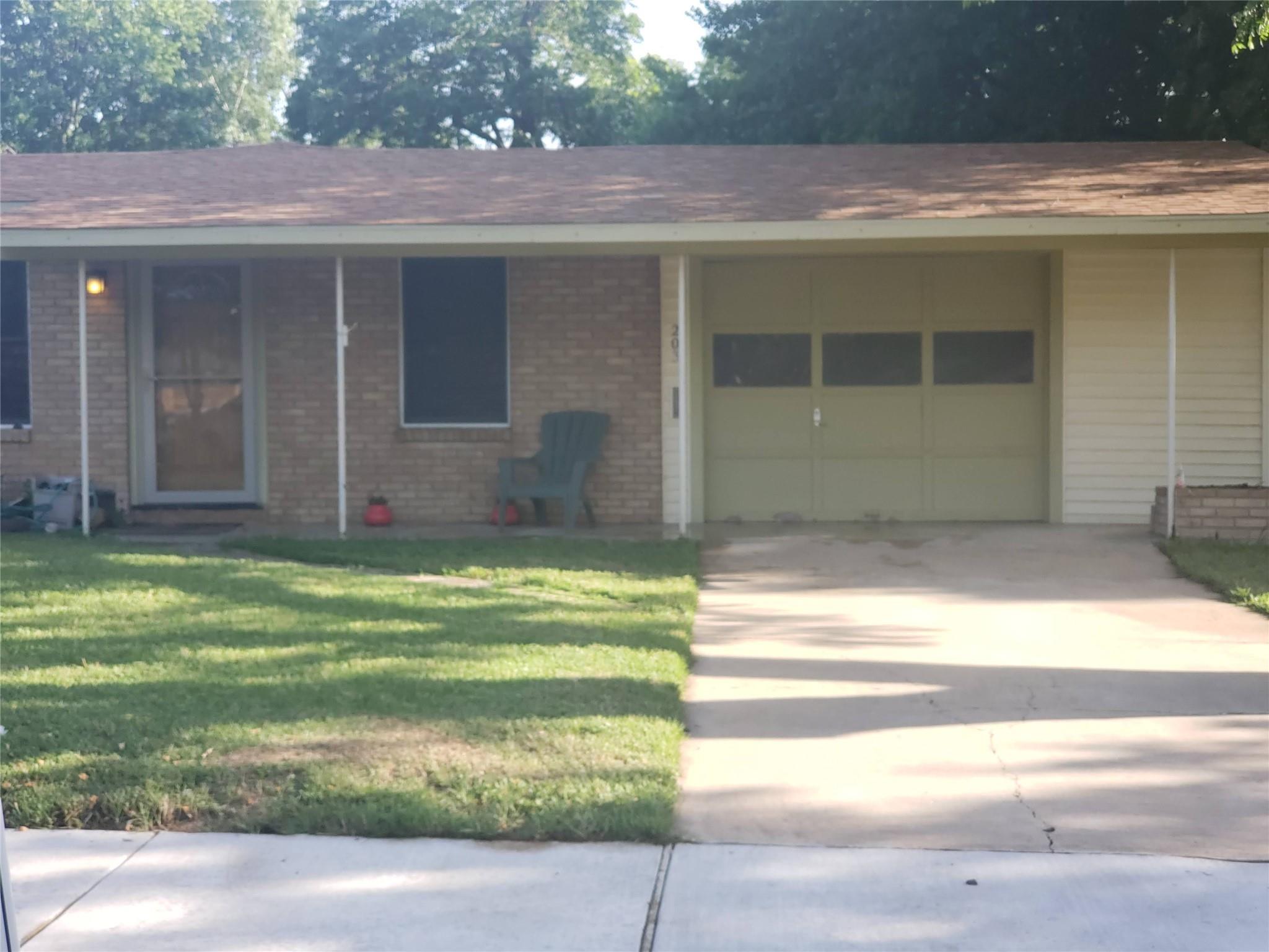 203 W Odell St W Property Photo 1