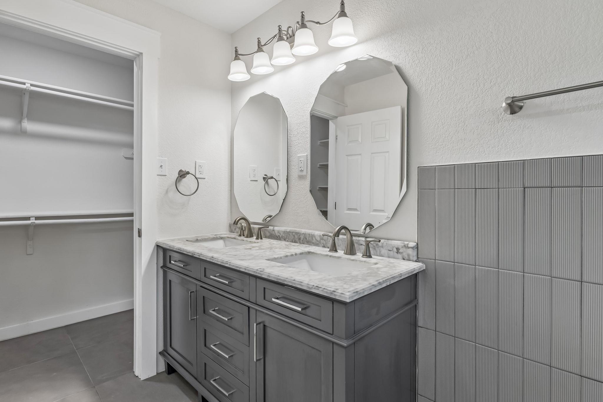 8921 Corran Ferry Dr Property Photo 25