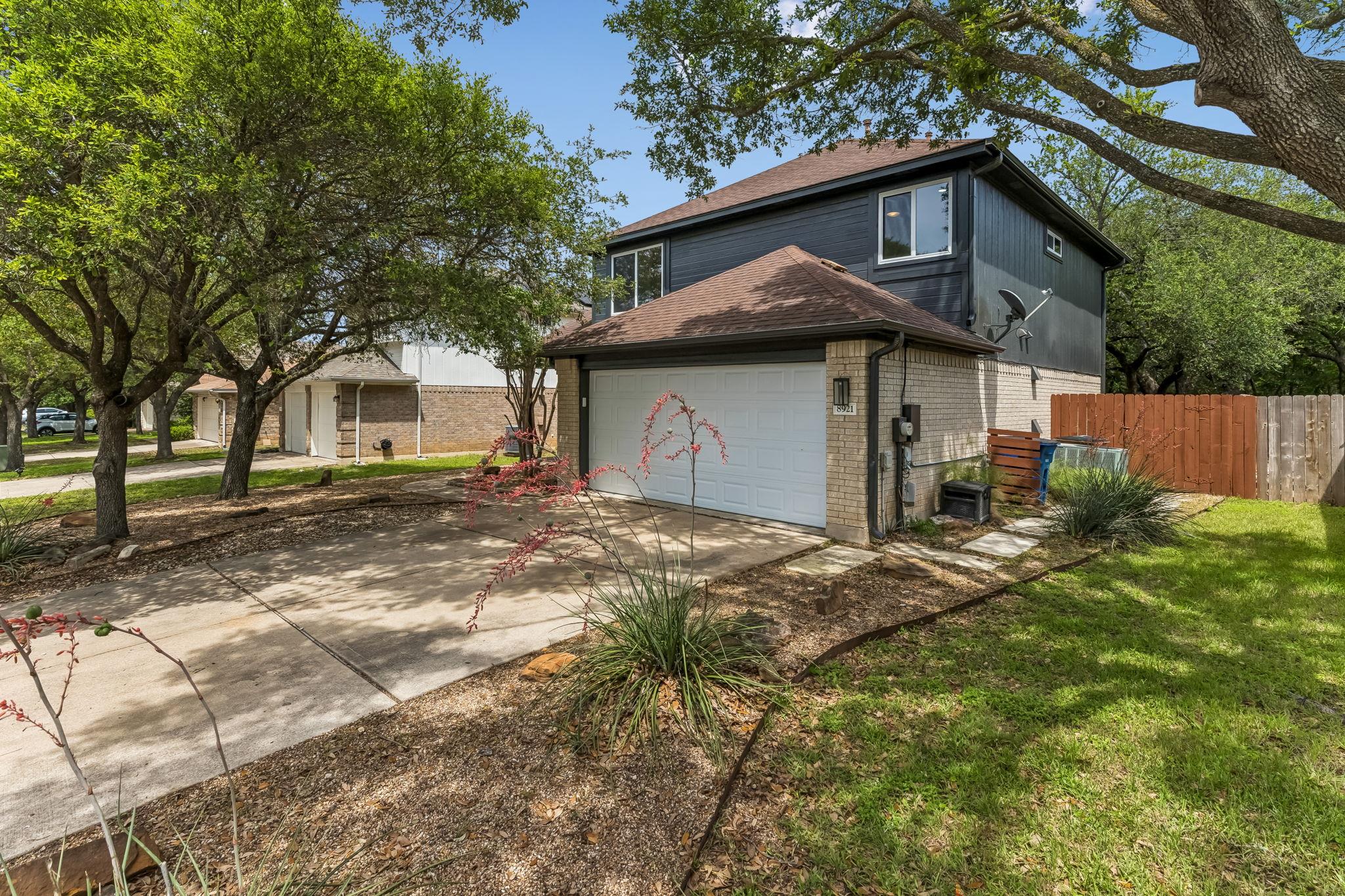8921 Corran Ferry Dr Property Photo 39