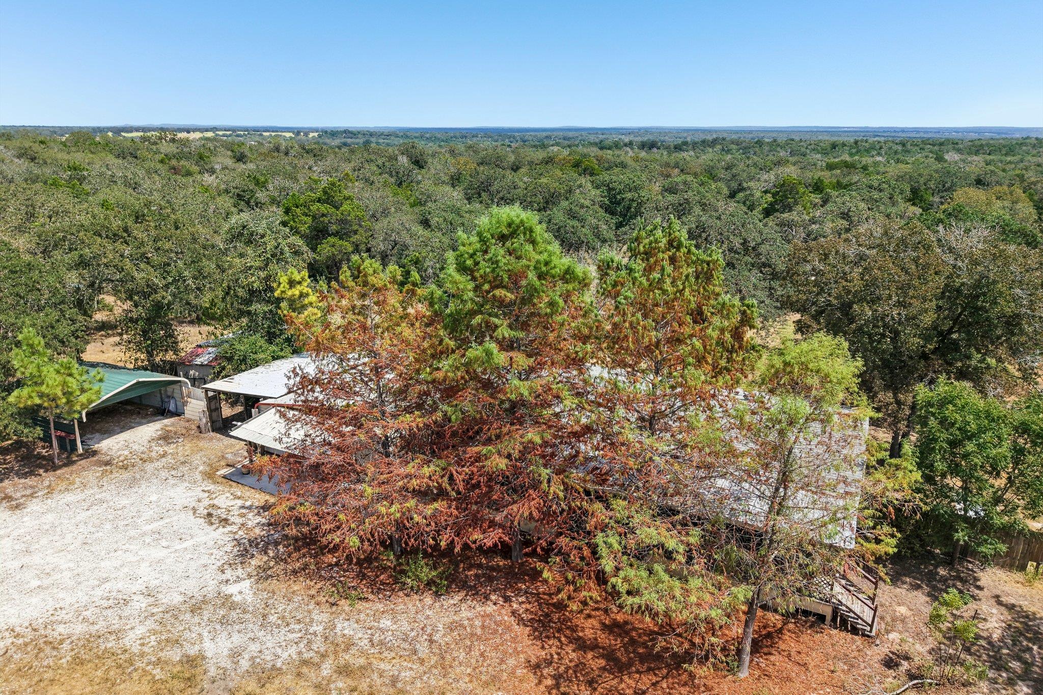 664 Hidden Oaks Dr Property Photo 4