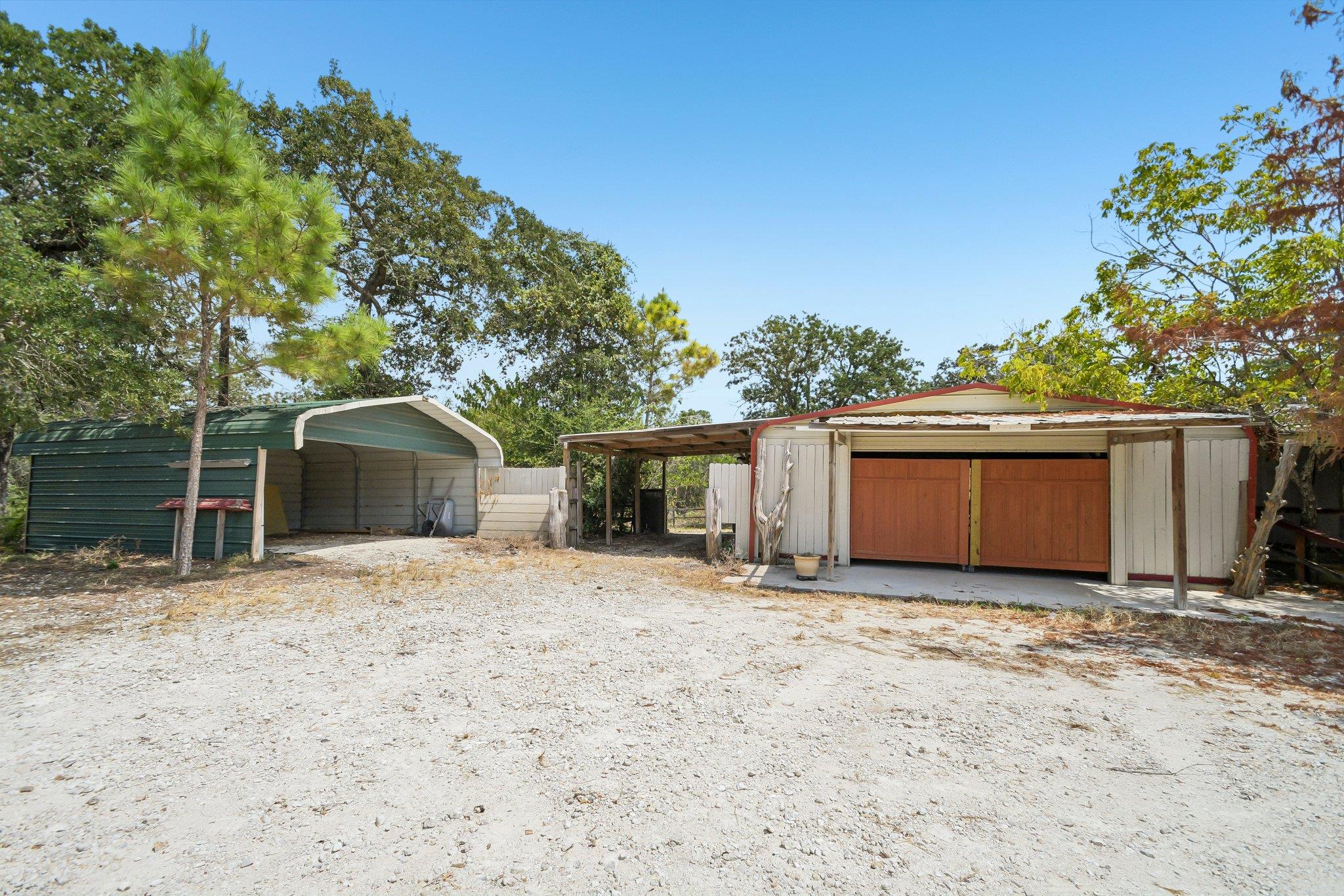 664 Hidden Oaks Dr Property Photo 34