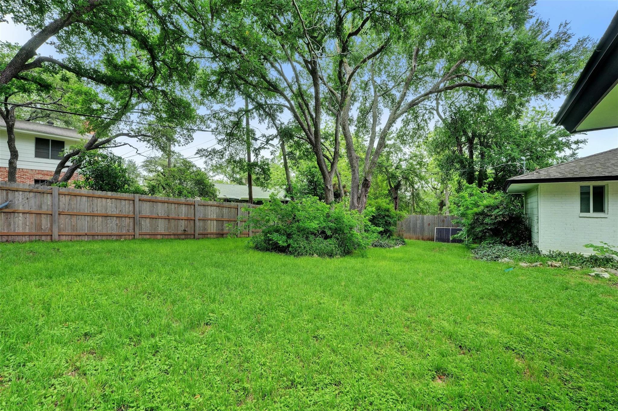 8001 Ceberry Dr Property Photo 27