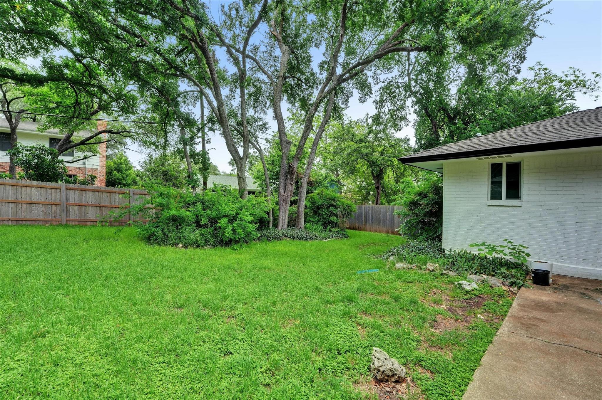 8001 Ceberry Dr Property Photo 29