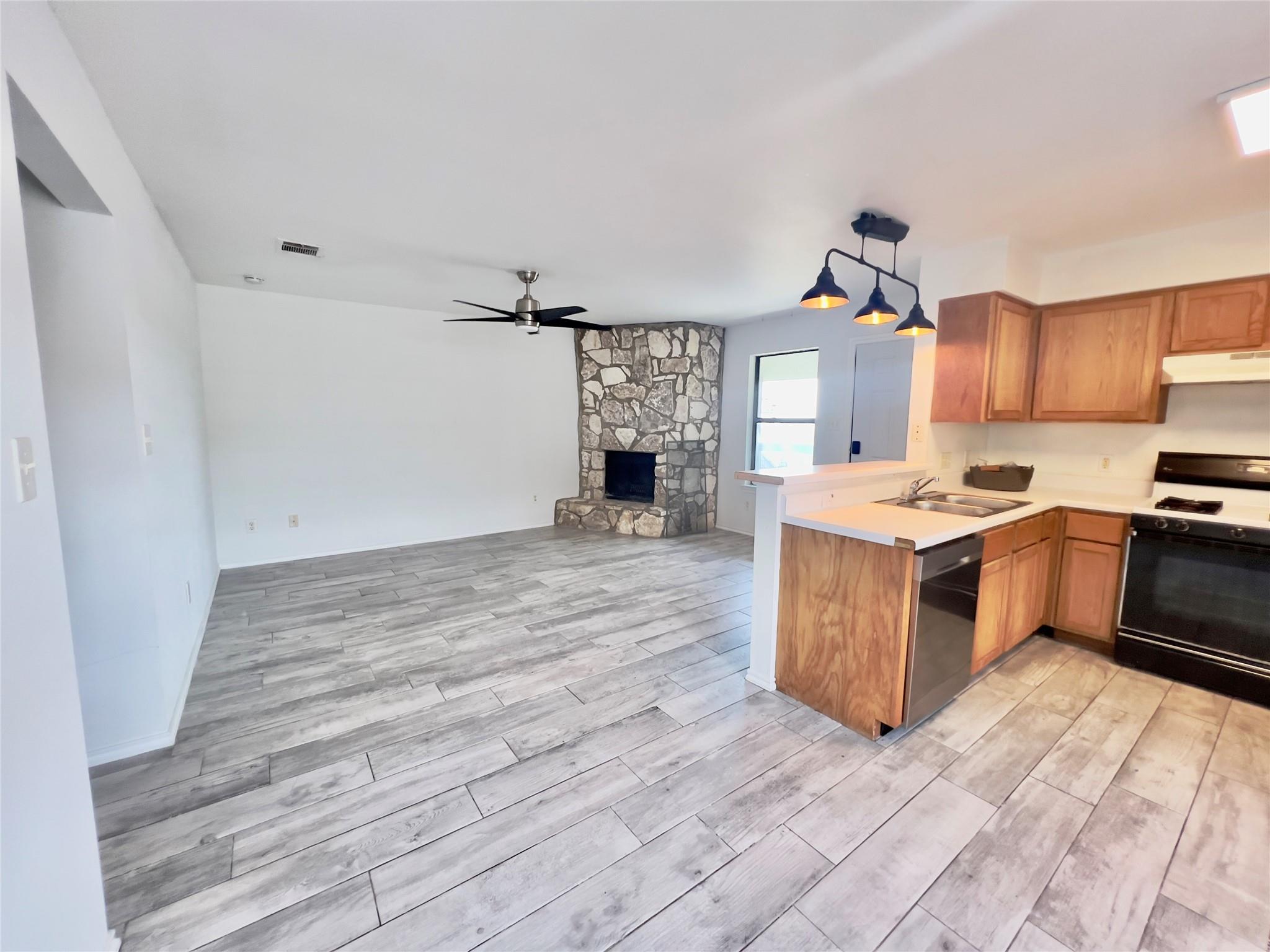809 Bracewood Cir Property Photo 3