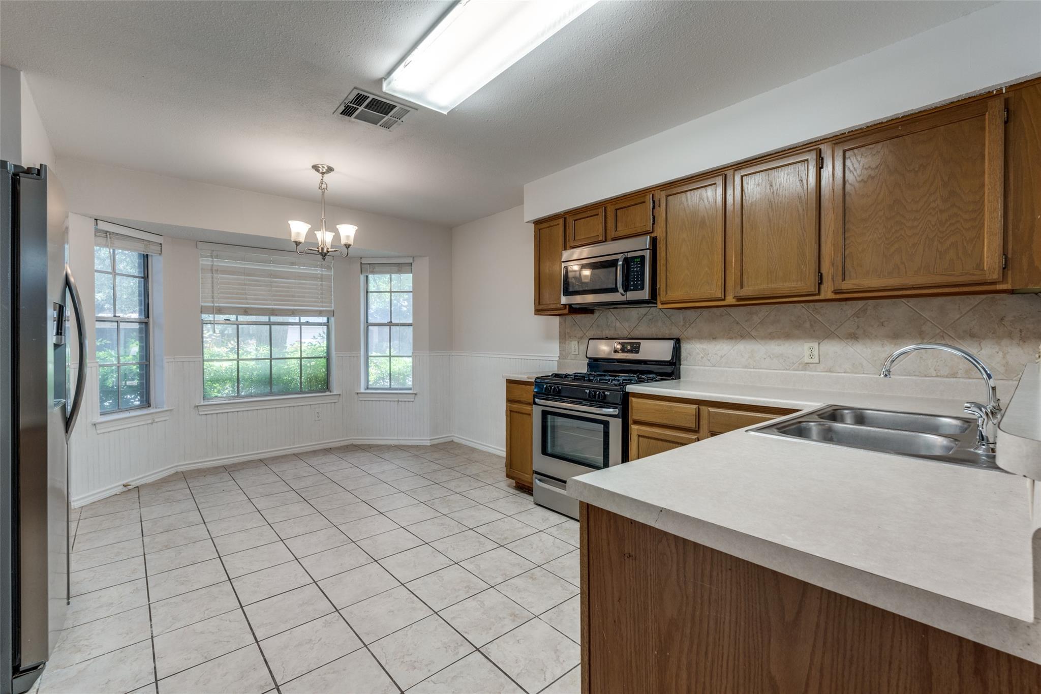 1811 Dayflower Trce Property Photo 5