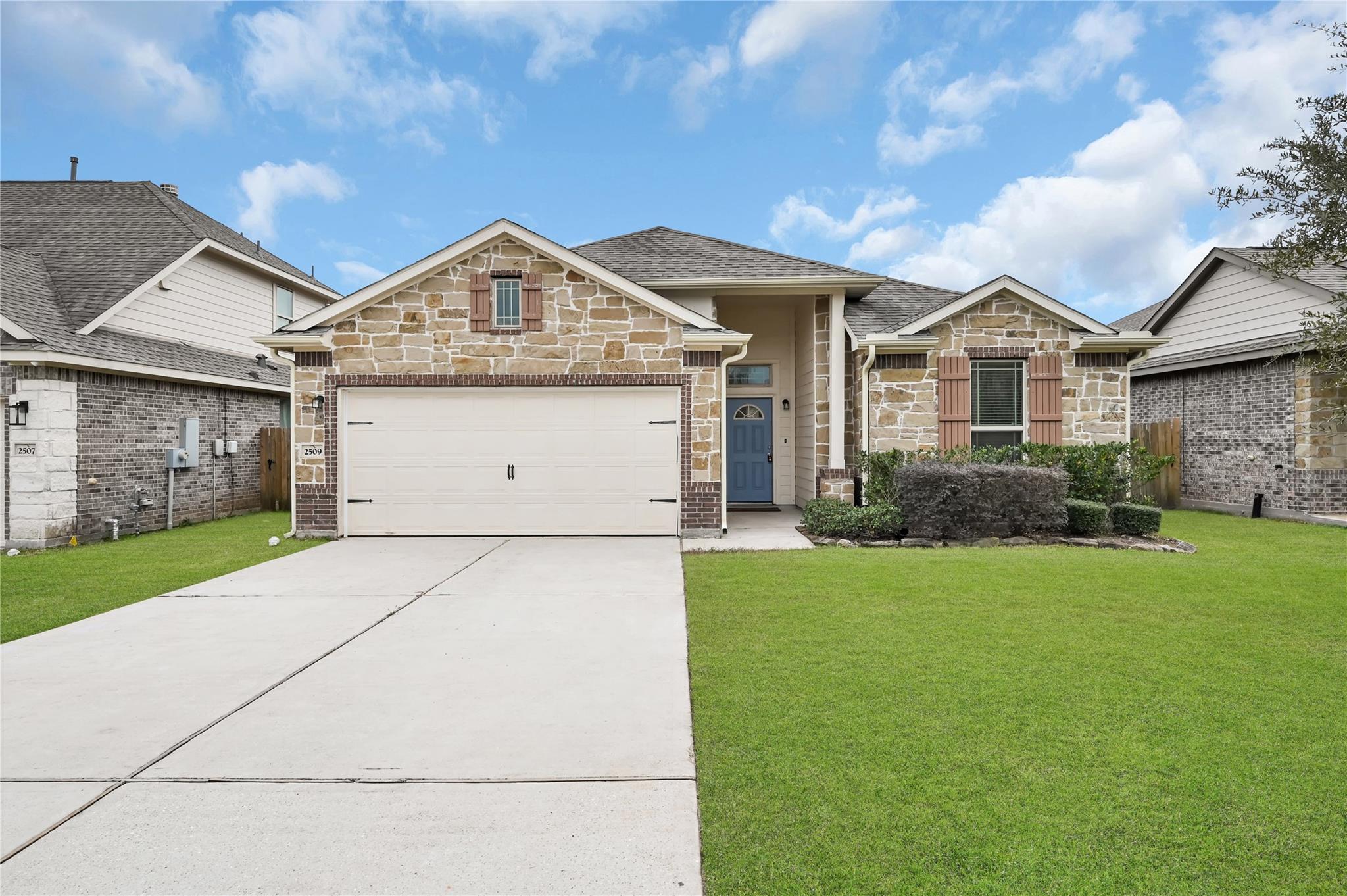 2509 Holly Laurel Mnr Property Photo 1