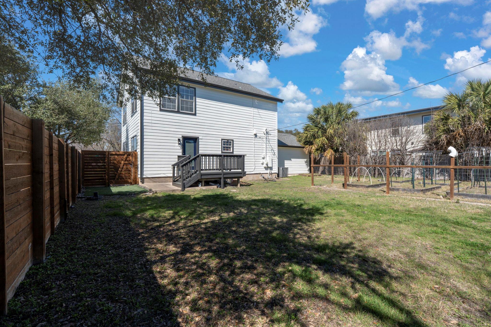 8601 Putnam Dr Property Photo 3